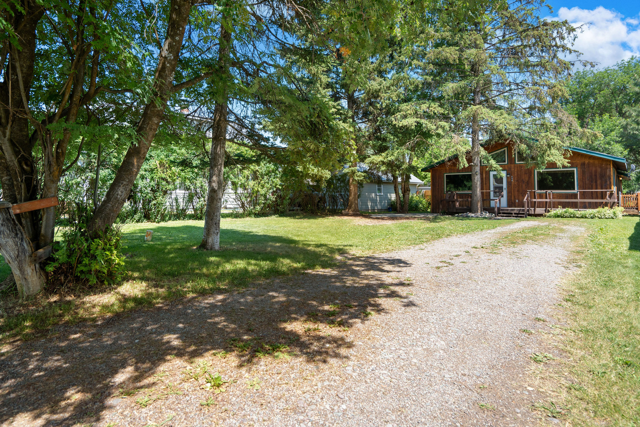 559 Somers Avenue Property Photo 5