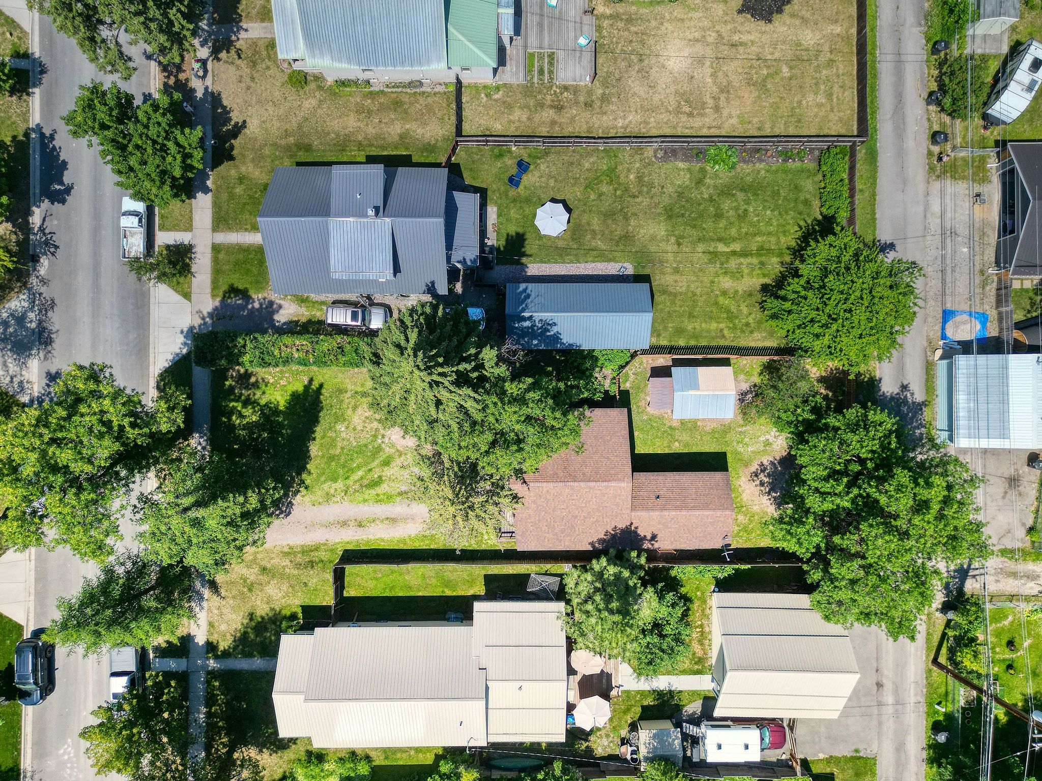 559 Somers Avenue Property Photo 7