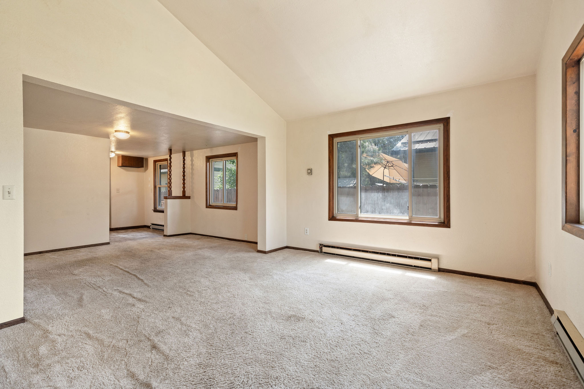 559 Somers Avenue Property Photo 17
