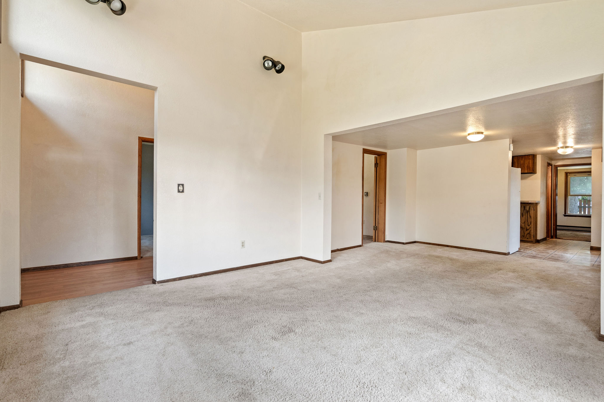 559 Somers Avenue Property Photo 20