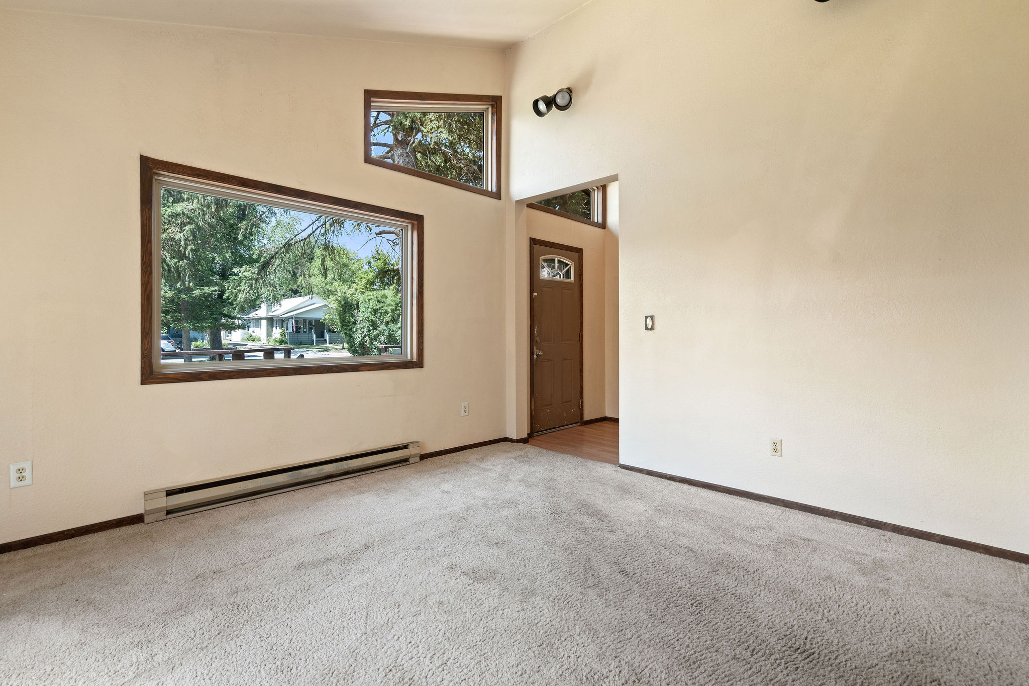 559 Somers Avenue Property Photo 21