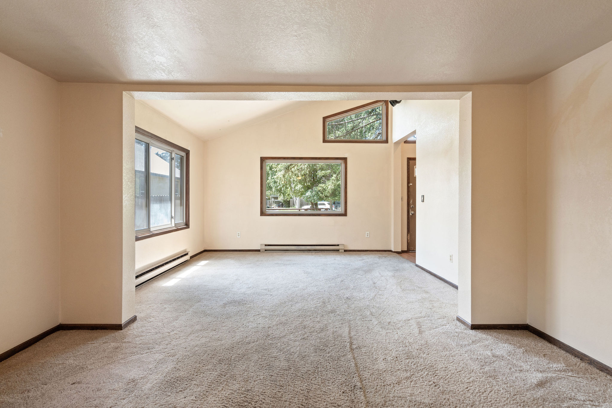 559 Somers Avenue Property Photo 22