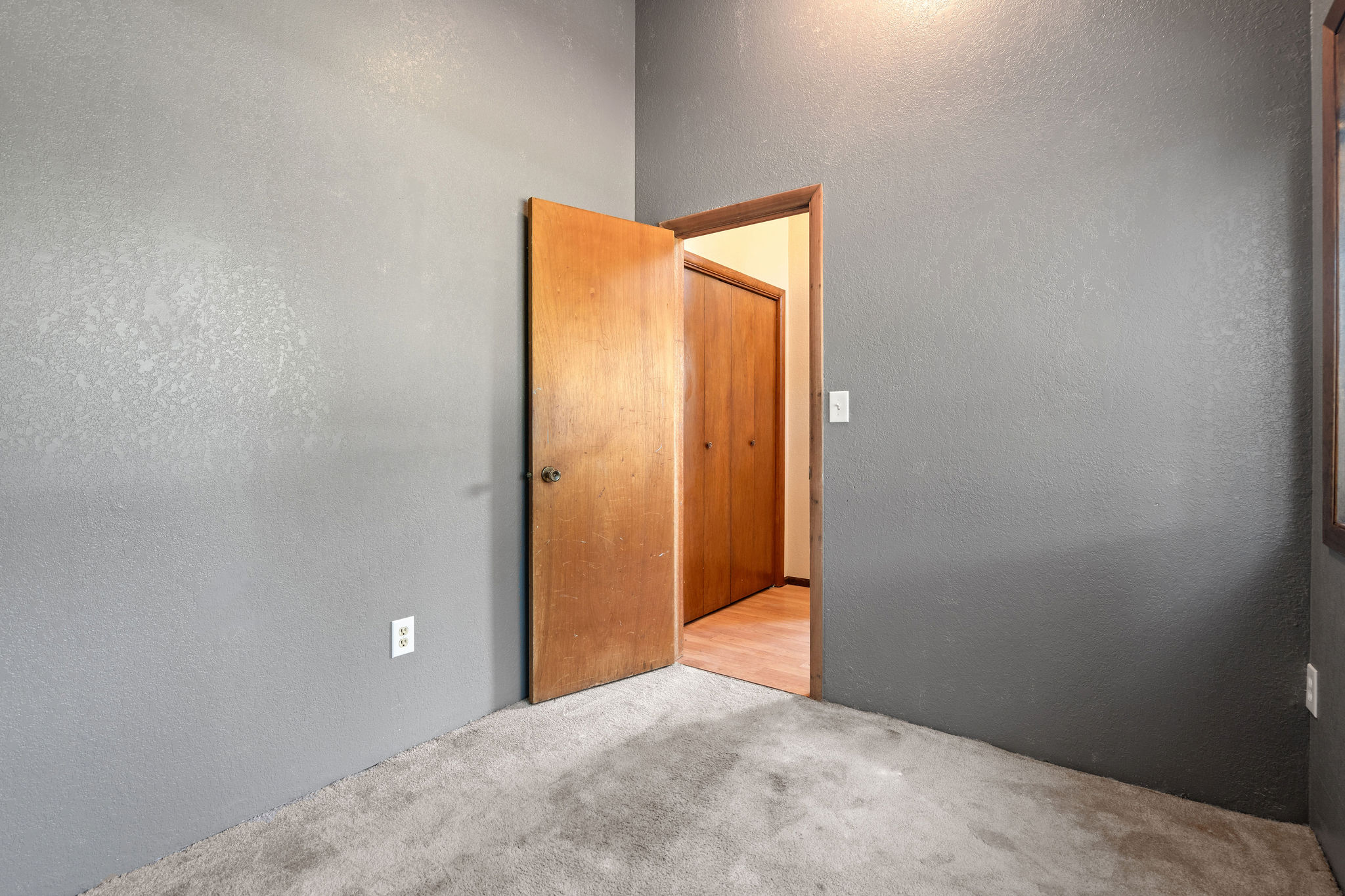 559 Somers Avenue Property Photo 24