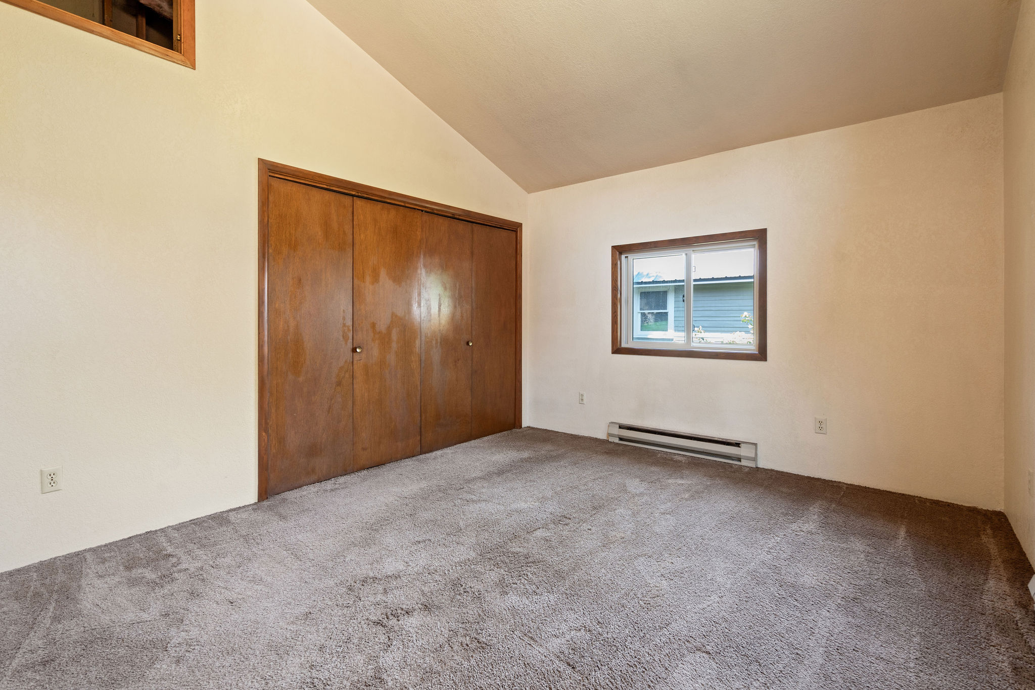 559 Somers Avenue Property Photo 26