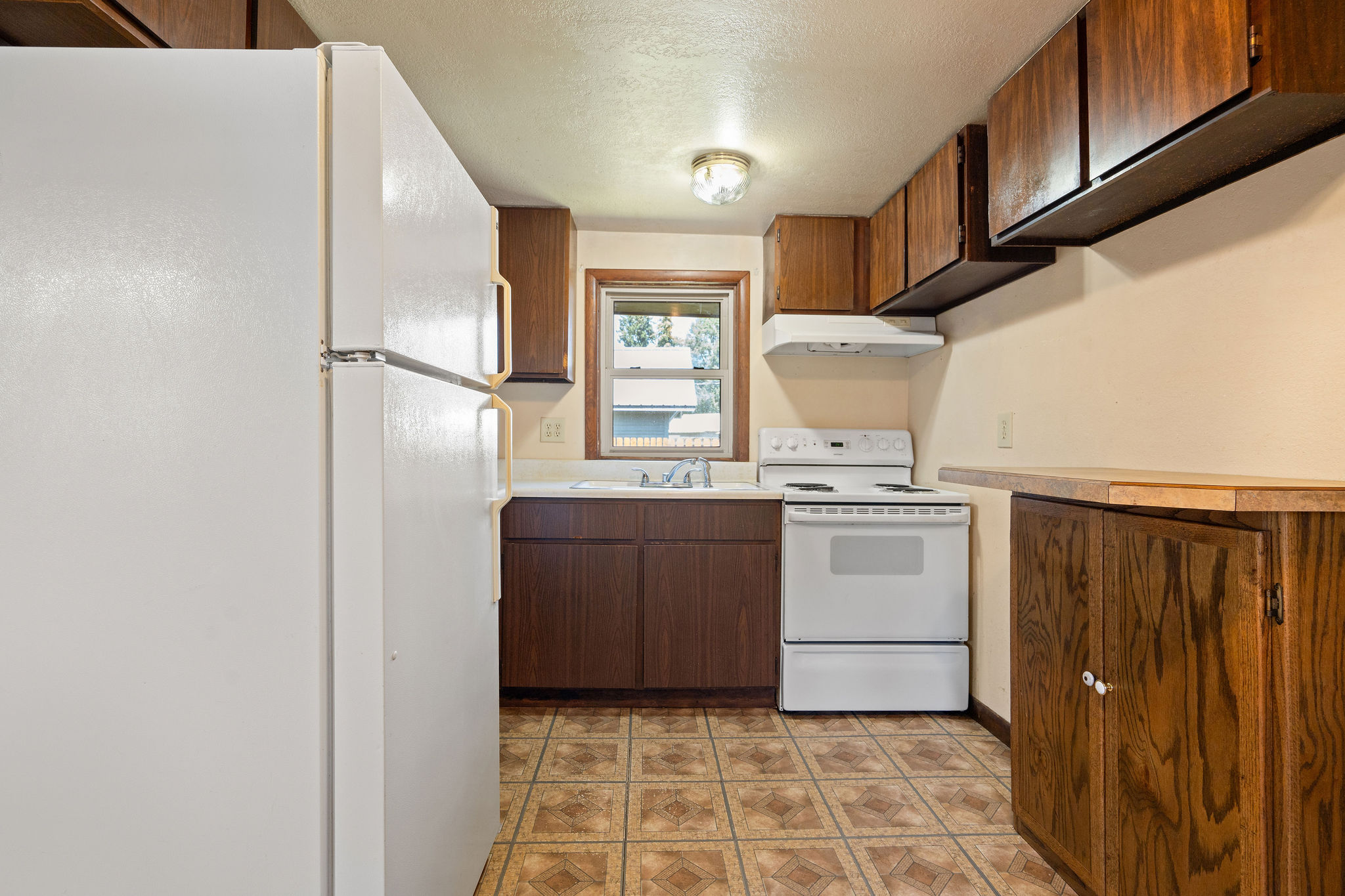559 Somers Avenue Property Photo 30