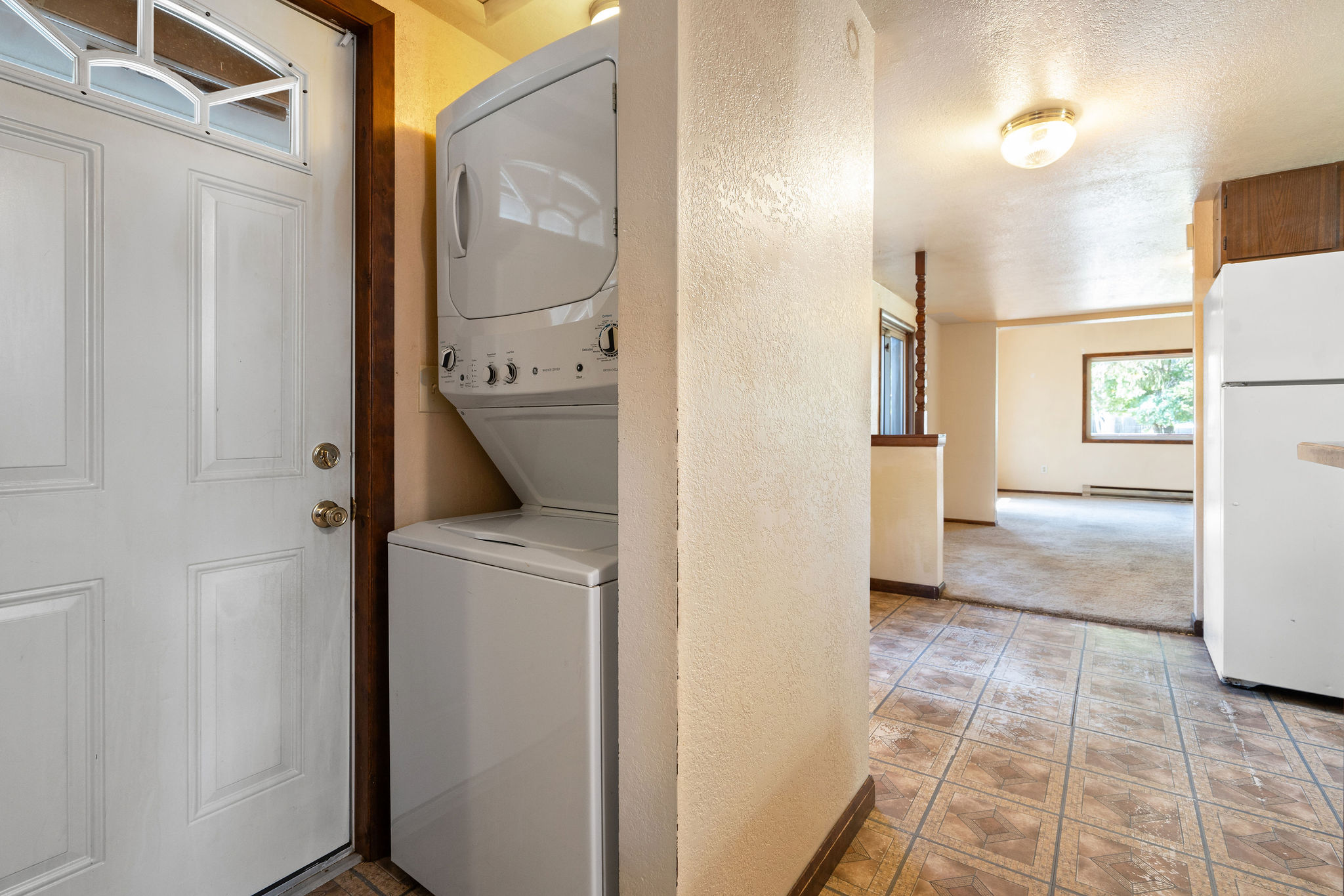559 Somers Avenue Property Photo 33