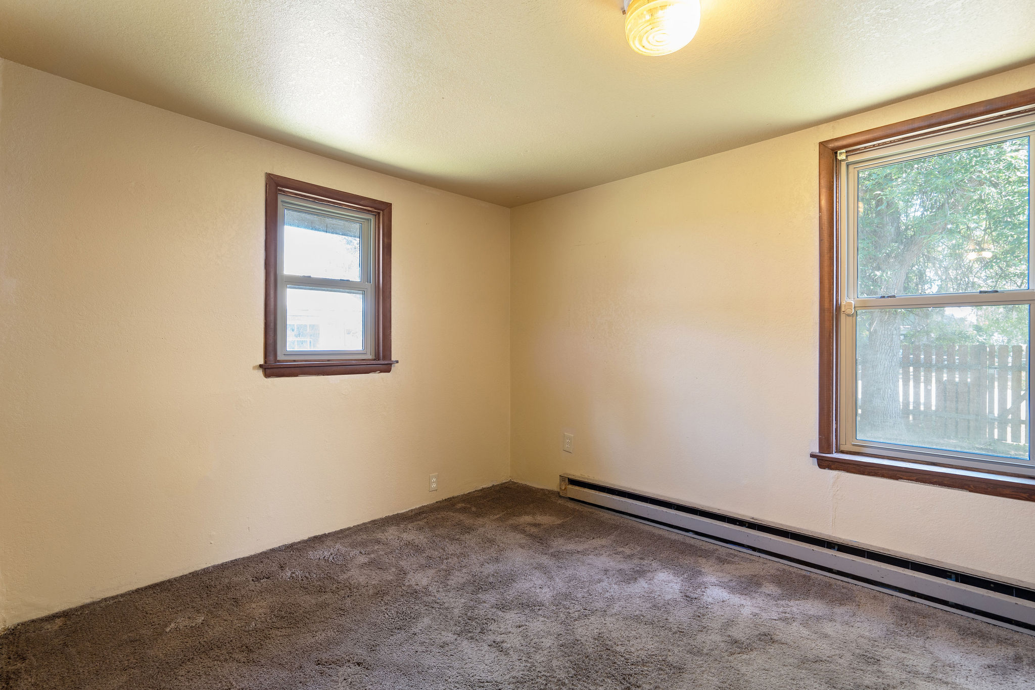 559 Somers Avenue Property Photo 36