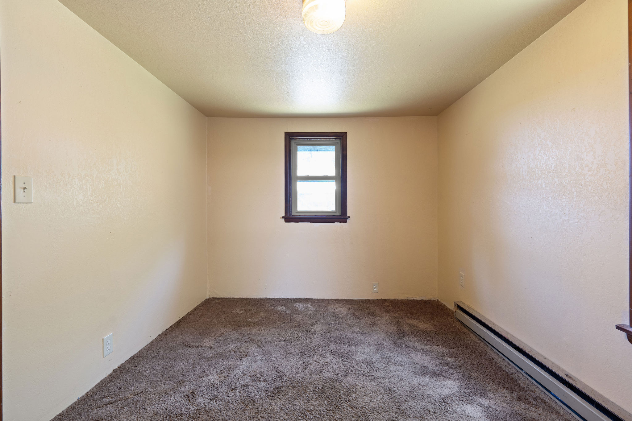 559 Somers Avenue Property Photo 37
