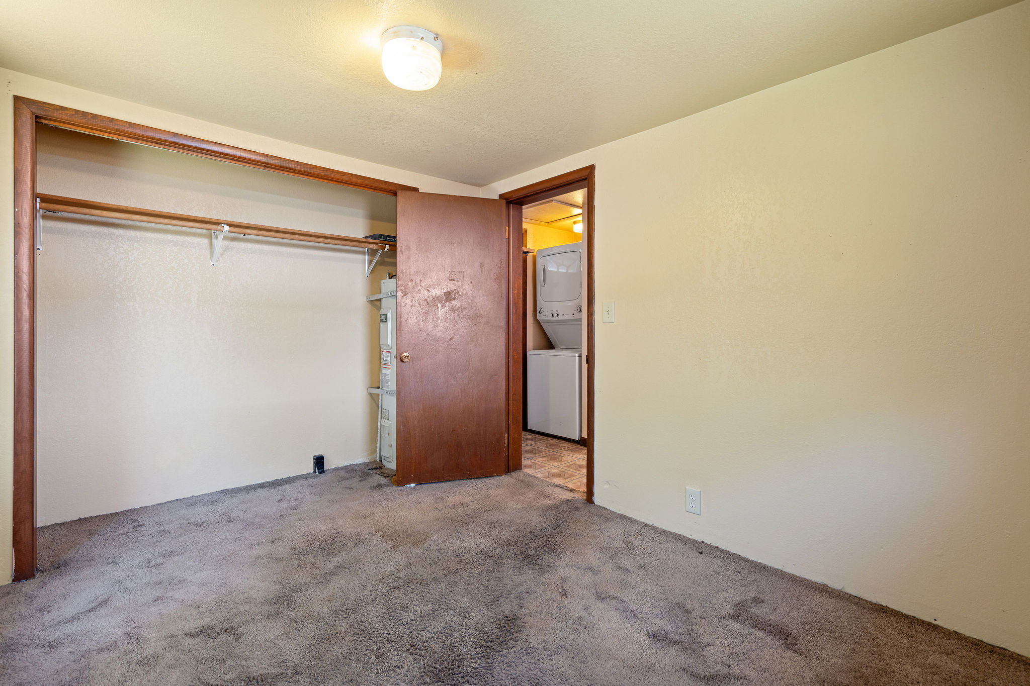 559 Somers Avenue Property Photo 38
