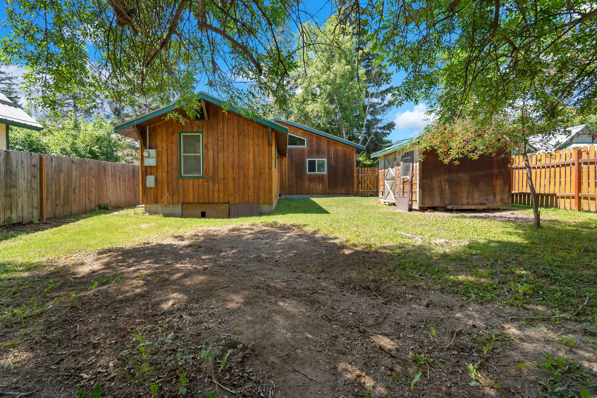 559 Somers Avenue Property Photo 40