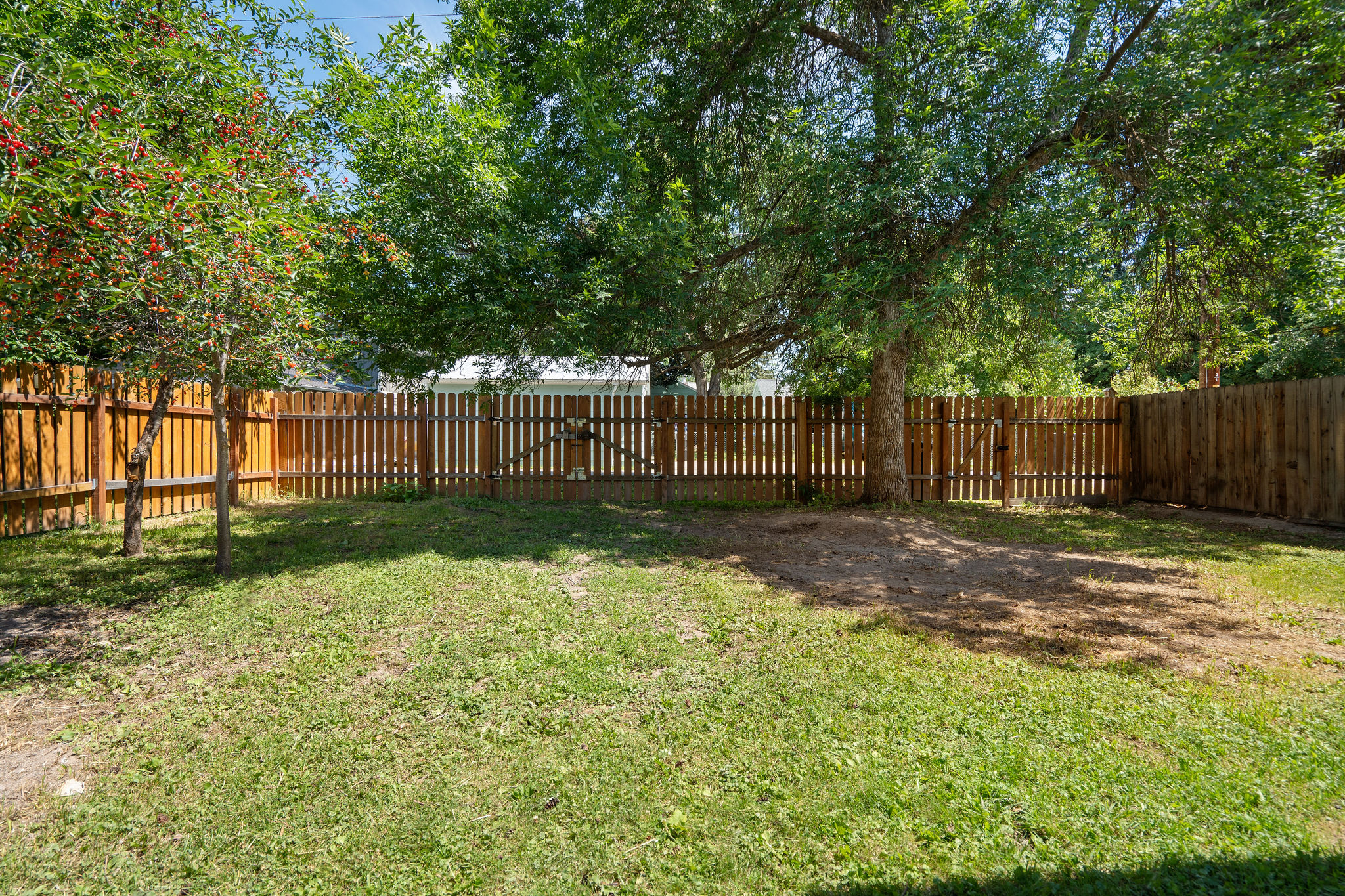 559 Somers Avenue Property Photo 42