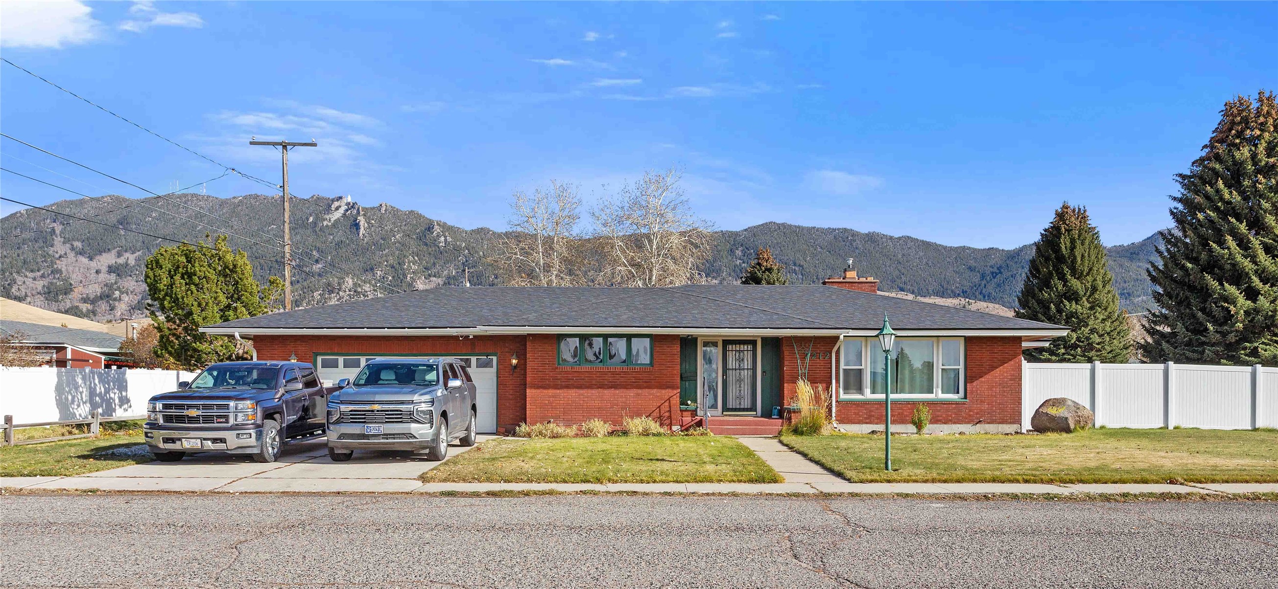 2212 Gladstone Avenue Property Photo 1