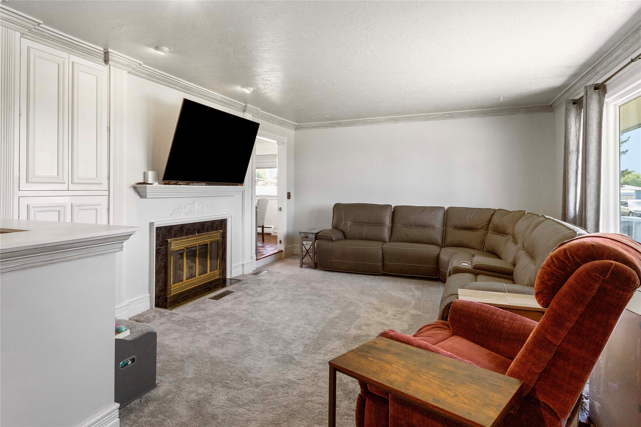 2212 Gladstone Avenue Property Photo 3