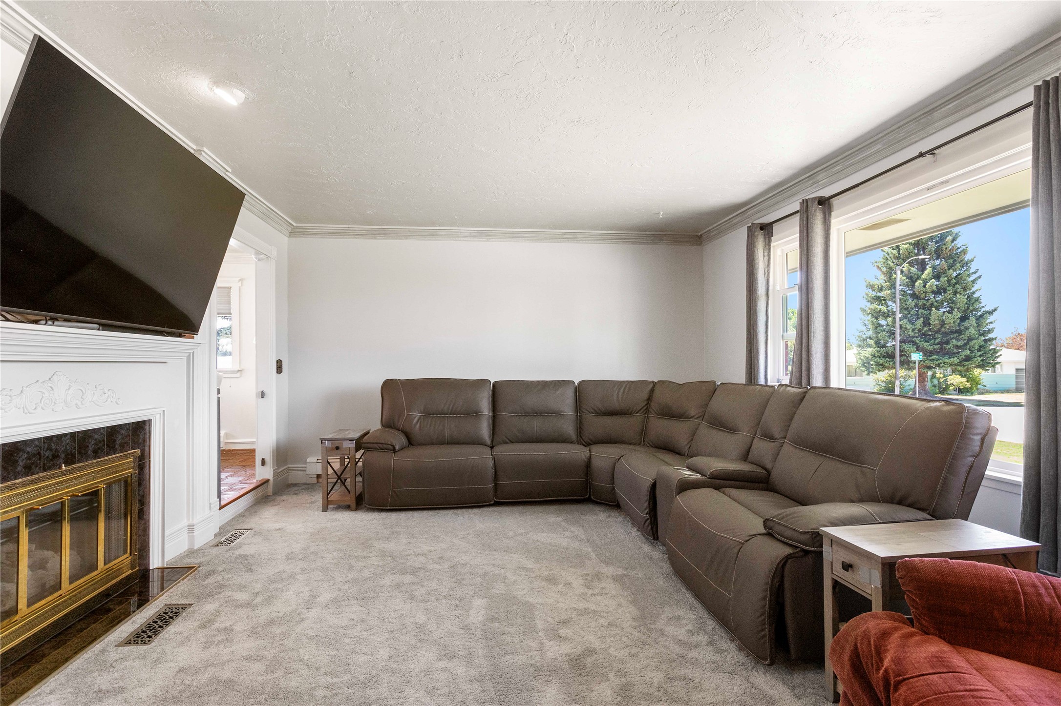 2212 Gladstone Avenue Property Photo 4