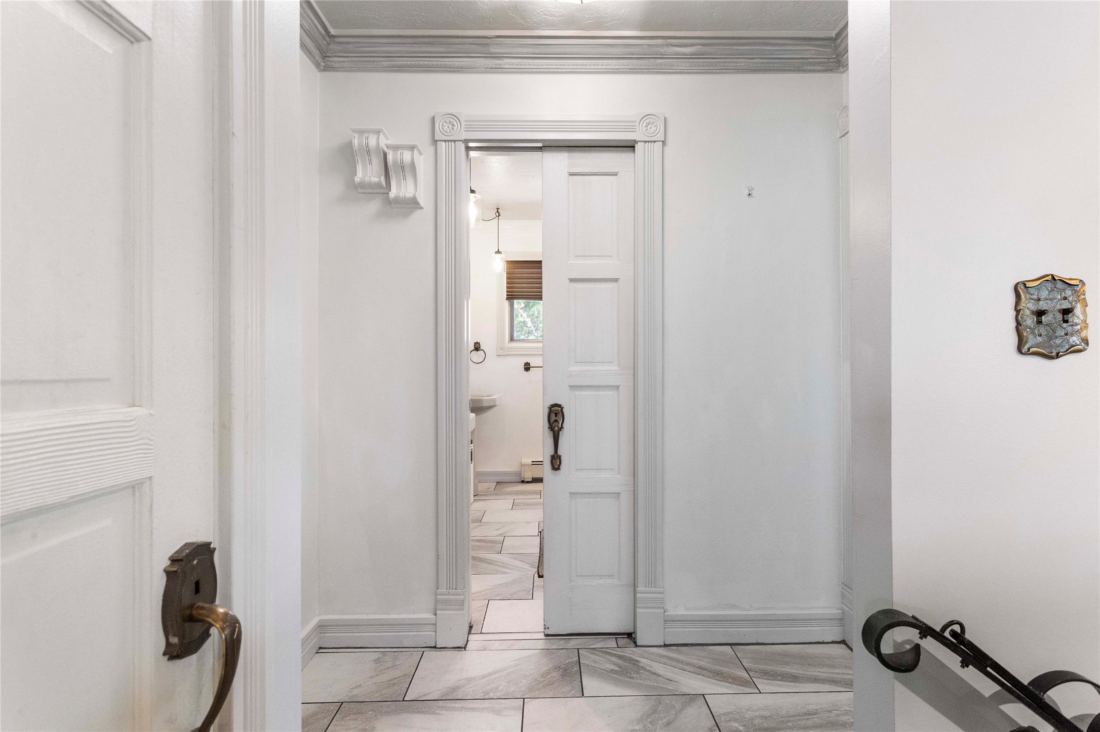 2212 Gladstone Avenue Property Photo 21