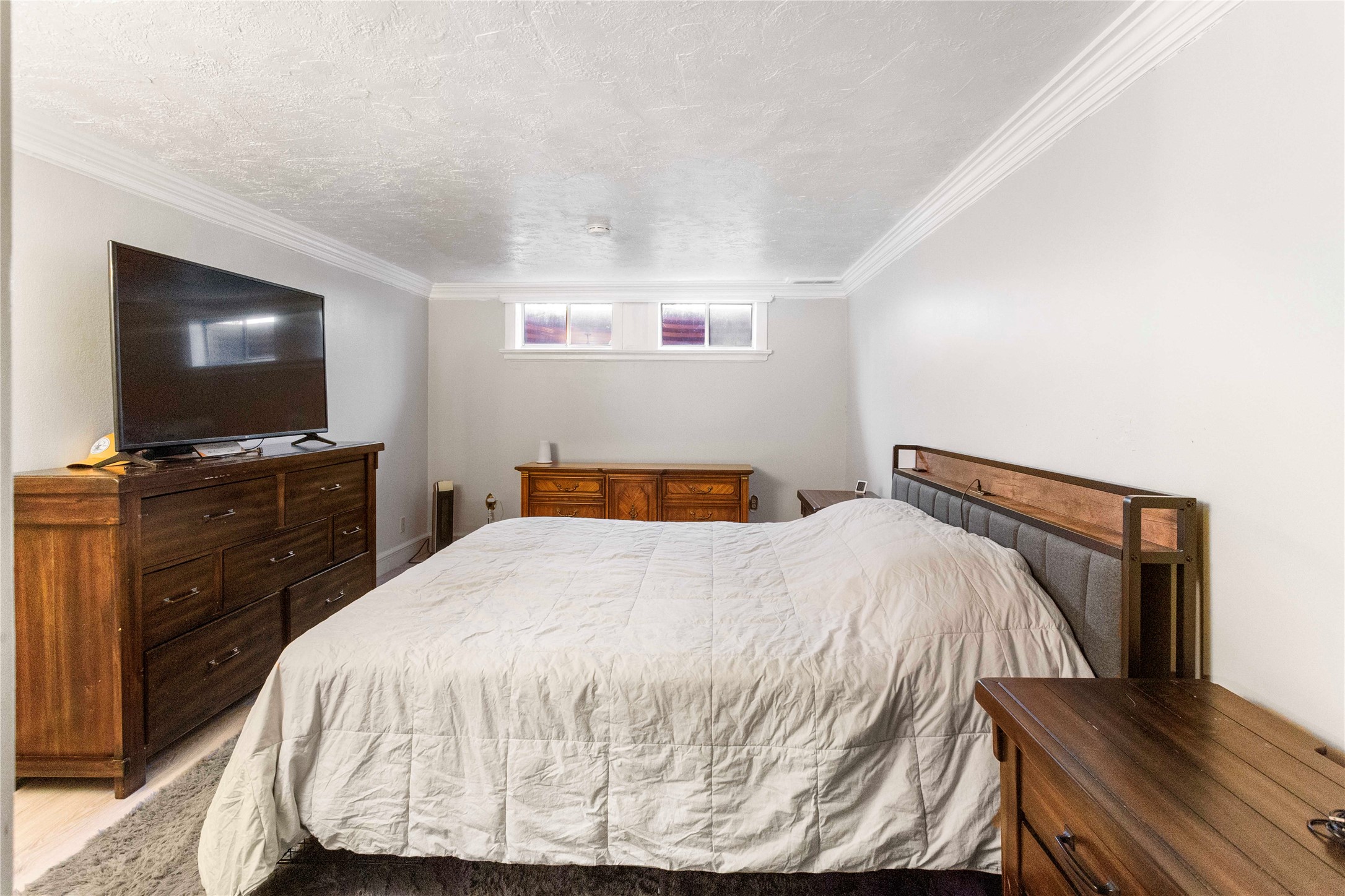 2212 Gladstone Avenue Property Photo 39