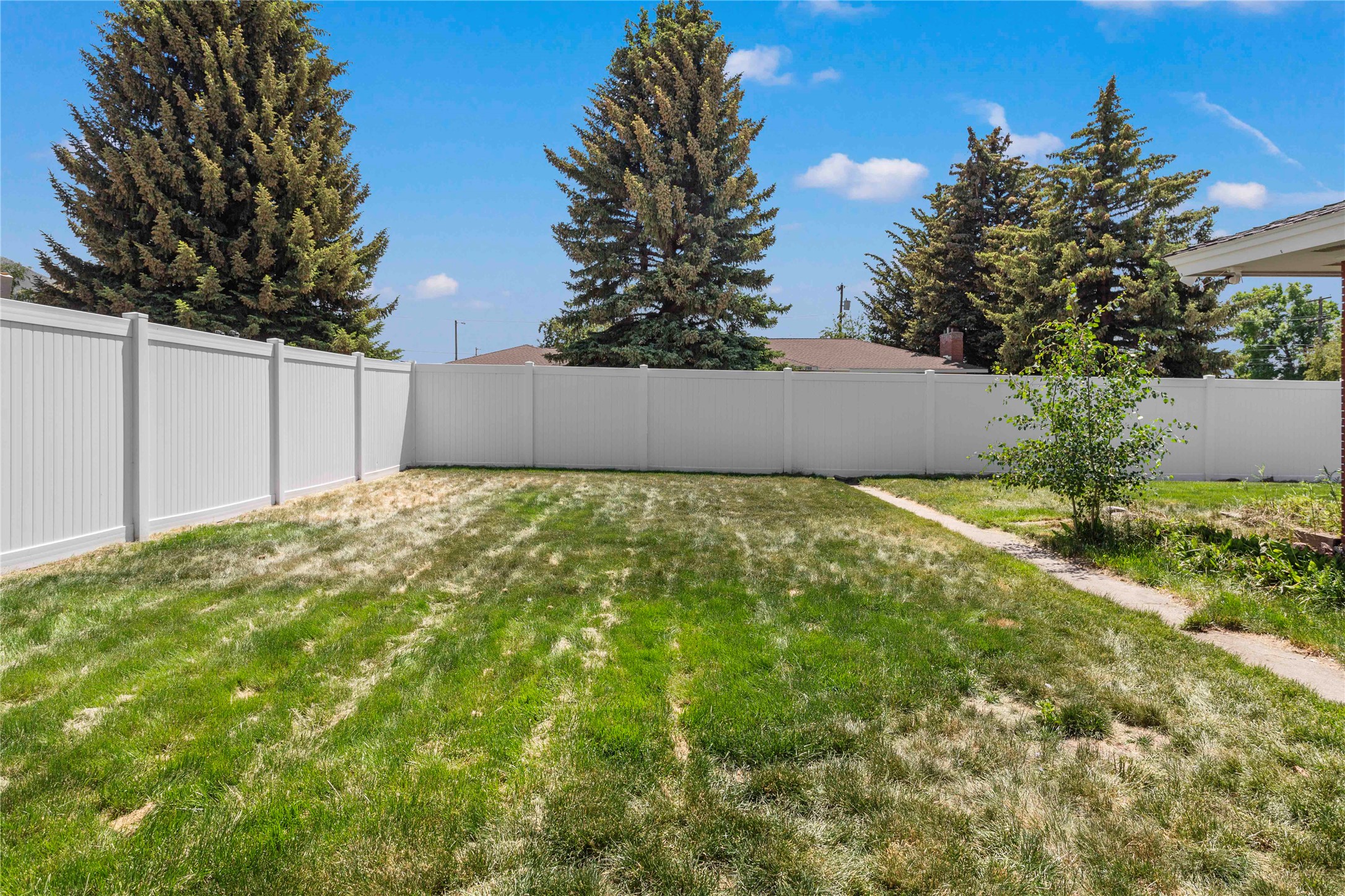 2212 Gladstone Avenue Property Photo 44