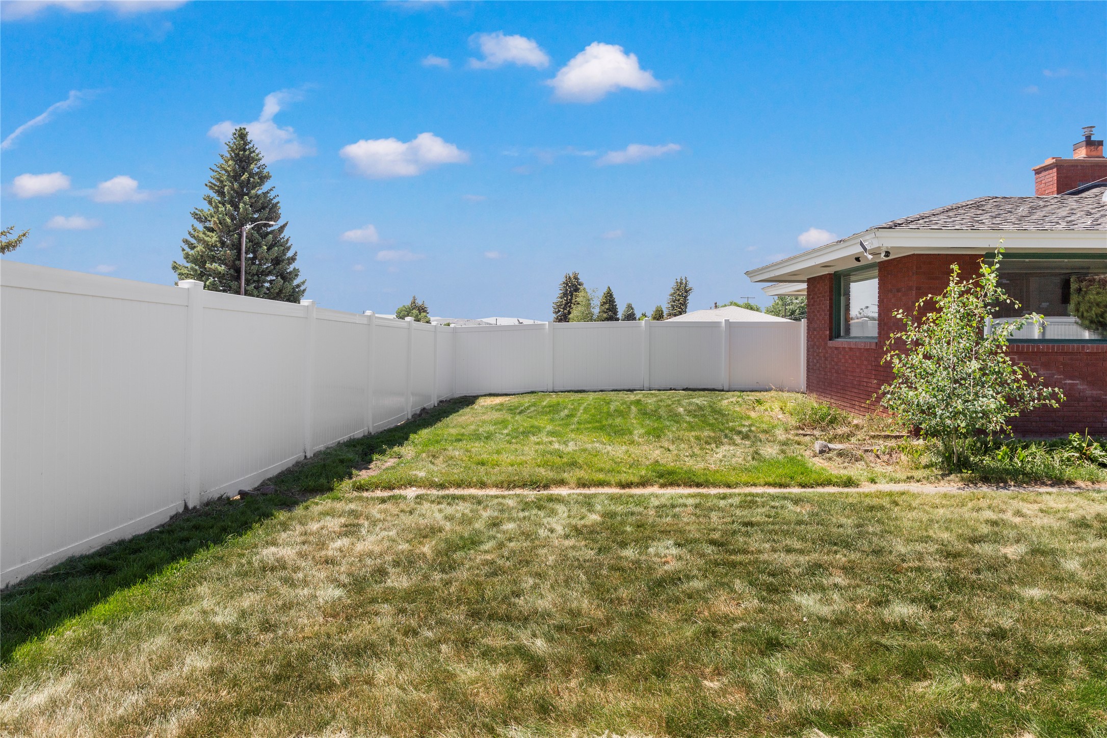 2212 Gladstone Avenue Property Photo 45