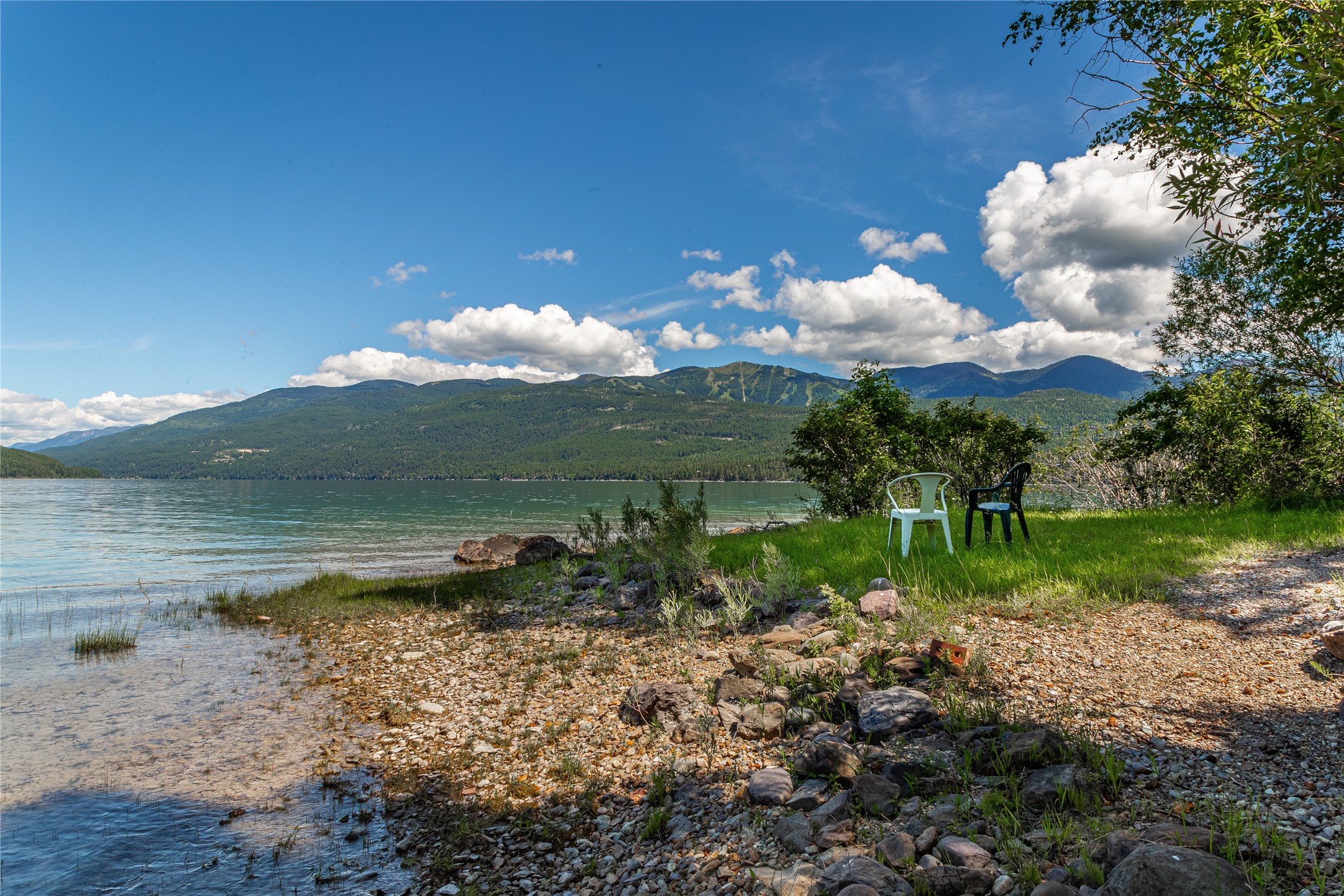 1825 W Lakeshore Drive Property Photo 2