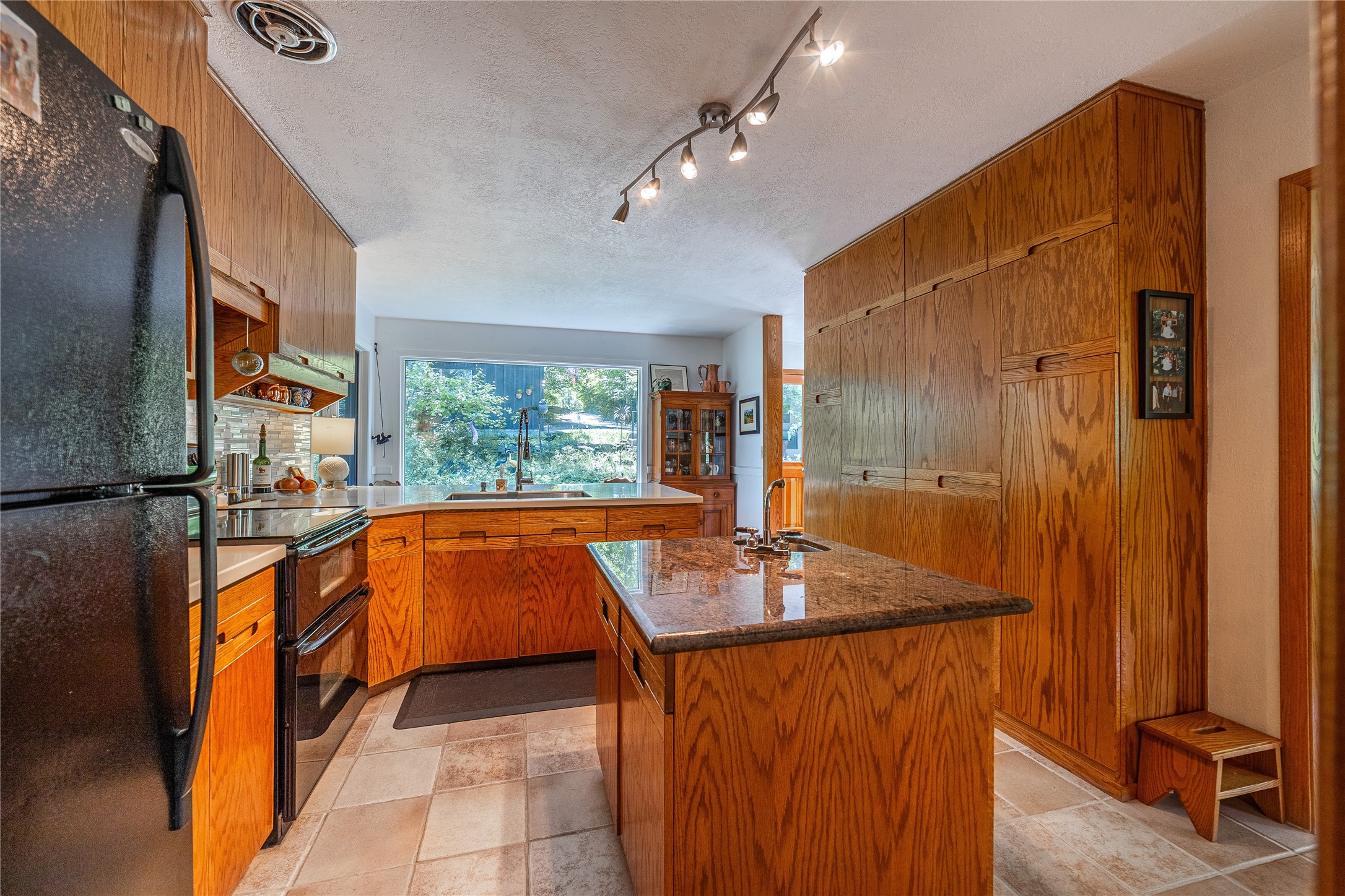 1825 W Lakeshore Drive Property Photo 27