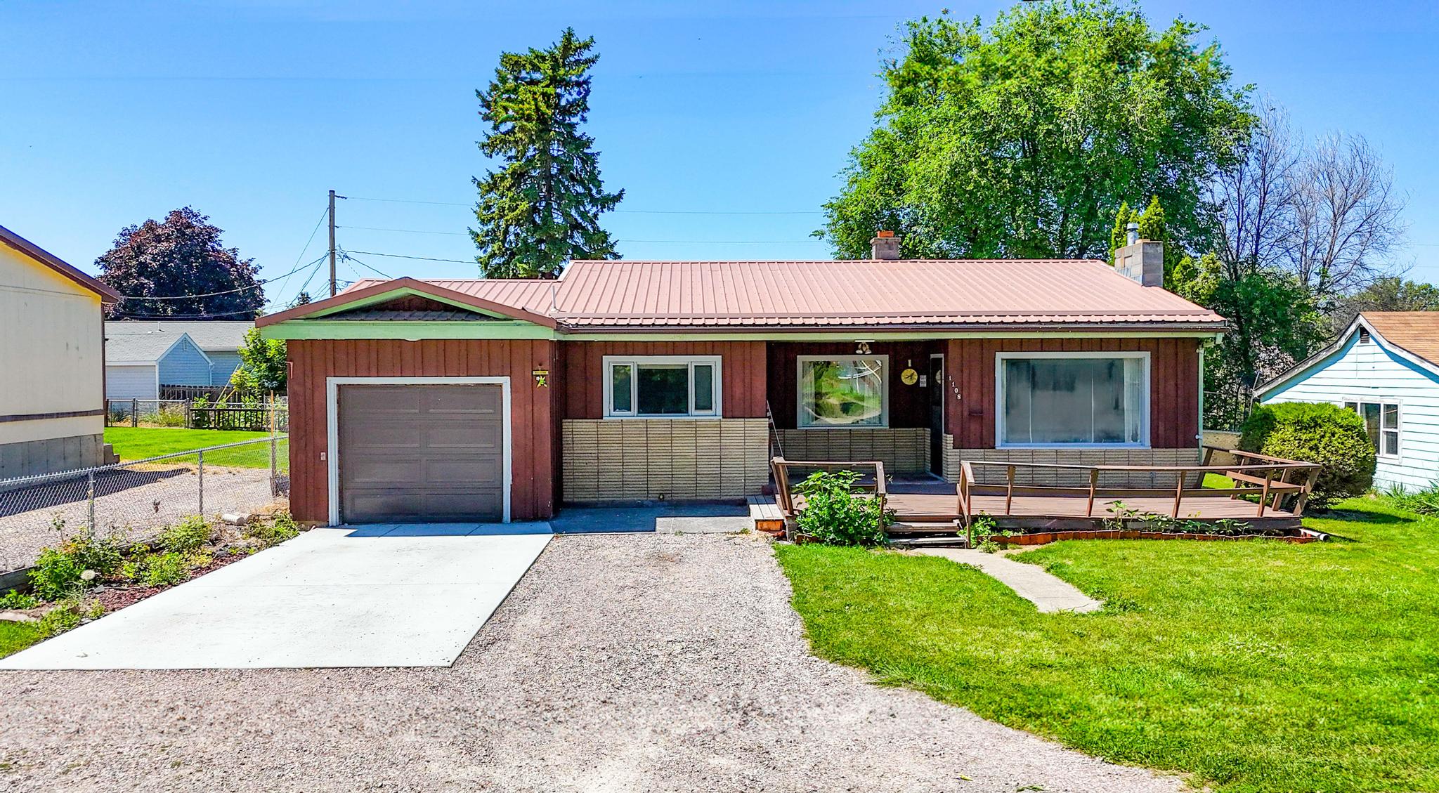 1108 5th Street E Property Photo 1
