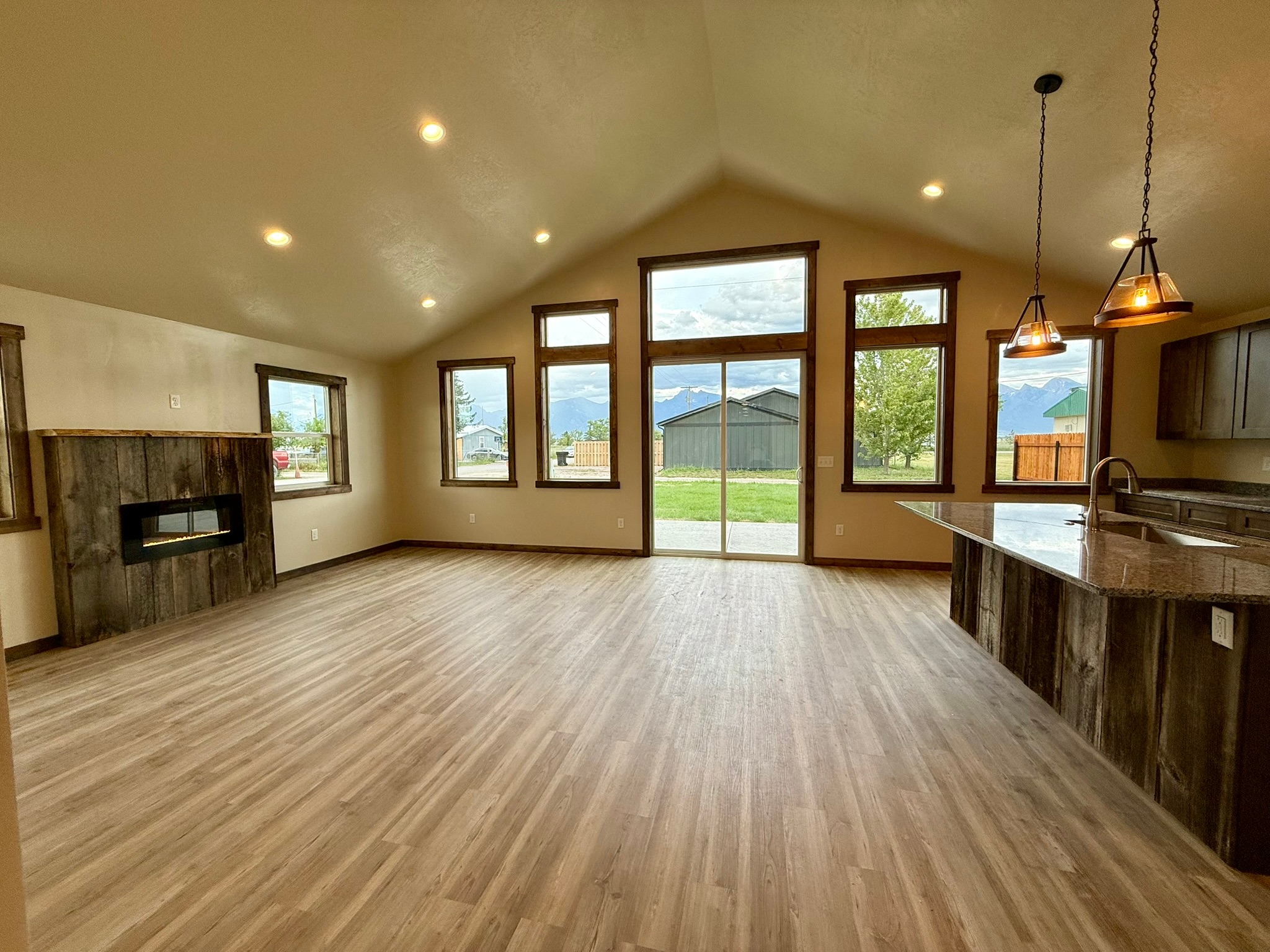 38617 3rd Street East Property Photo 1