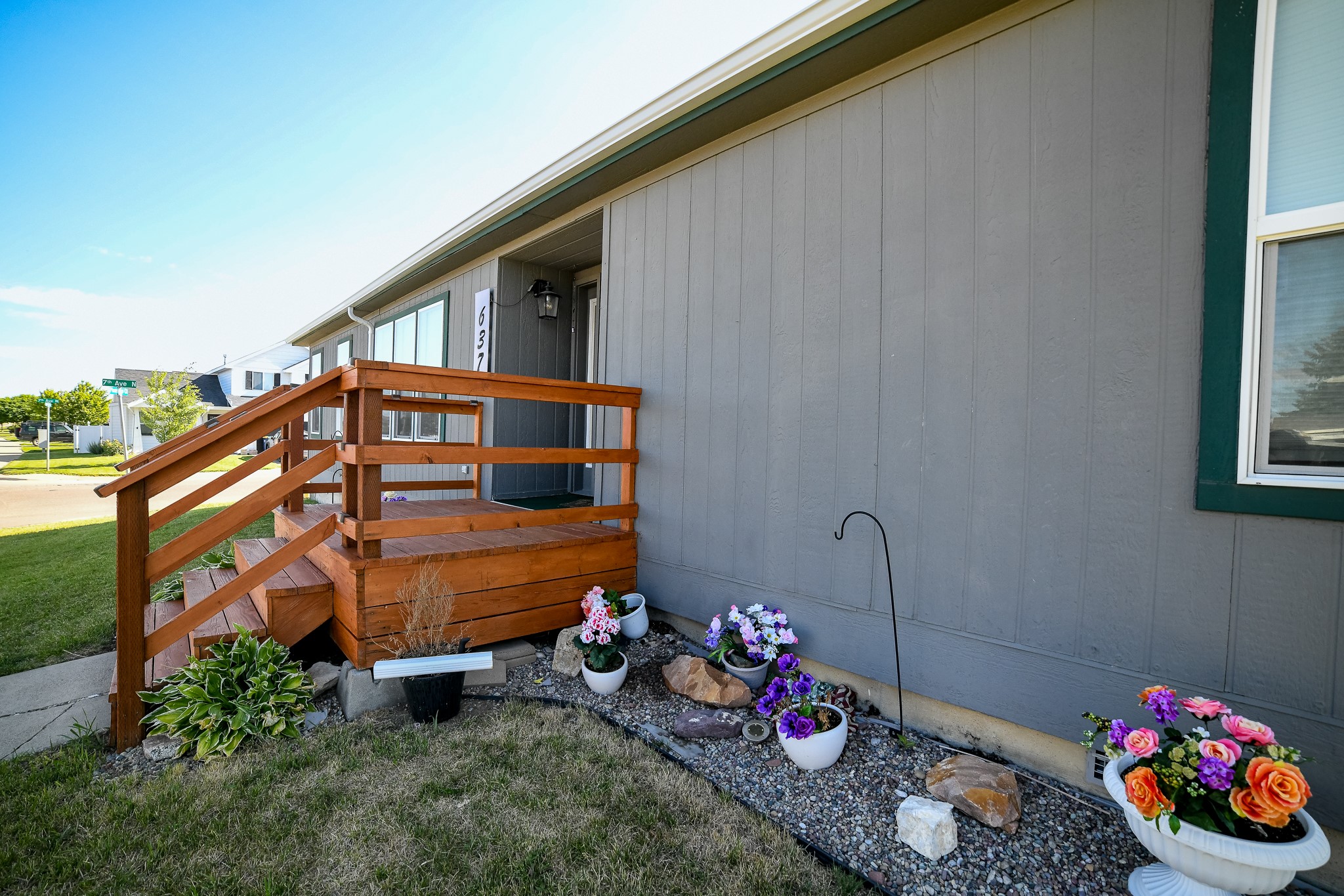 637 Pineridge Court Property Photo 1