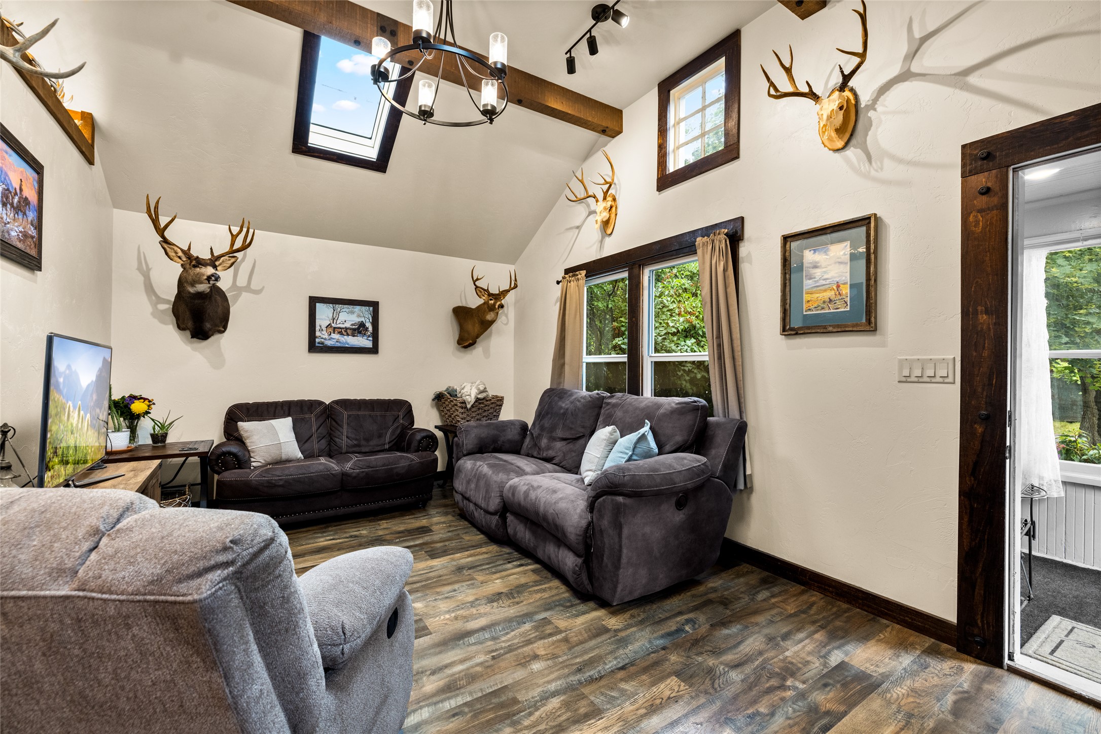 330 12th Street E Property Photo 4