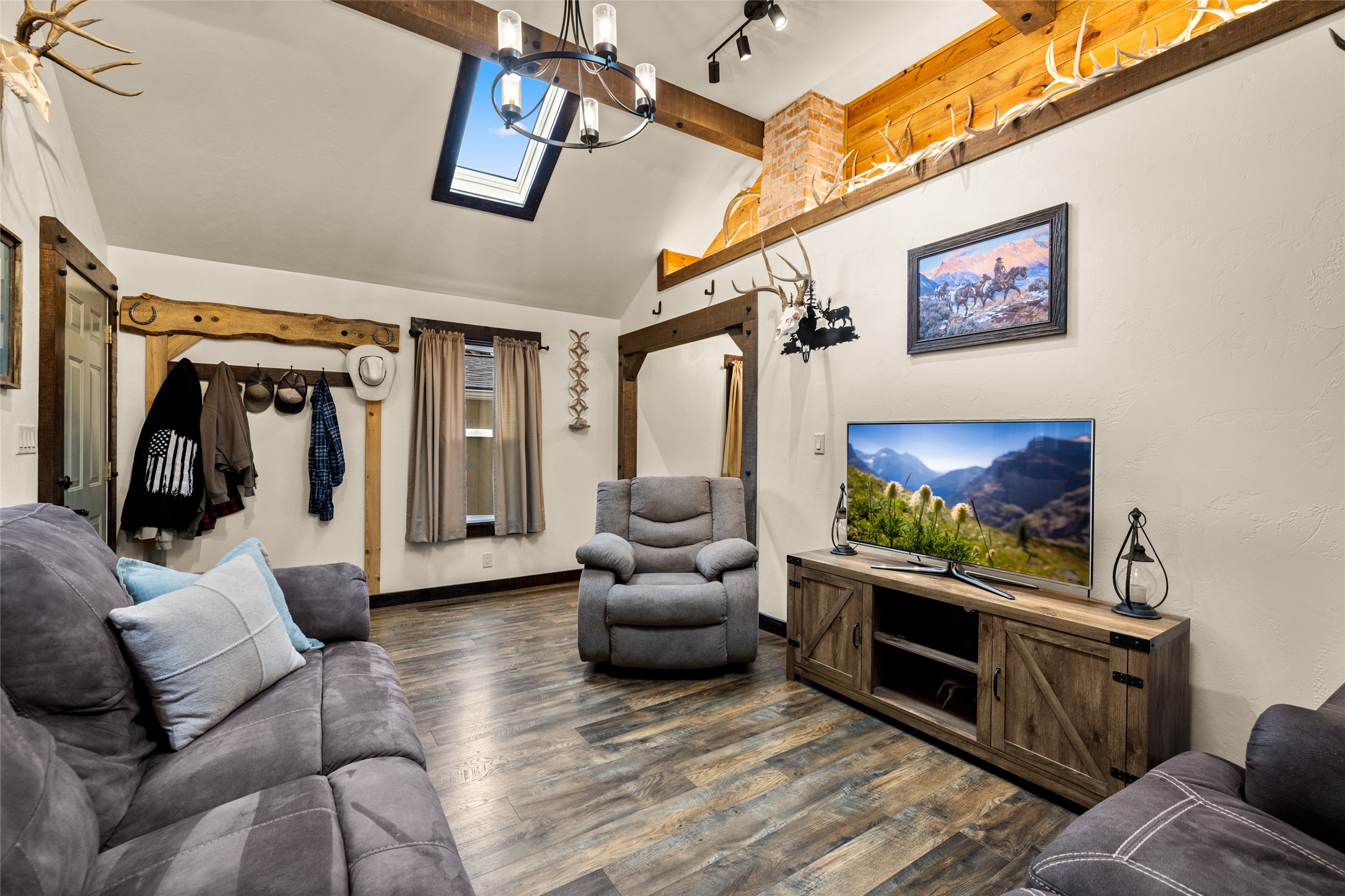 330 12th Street E Property Photo 6