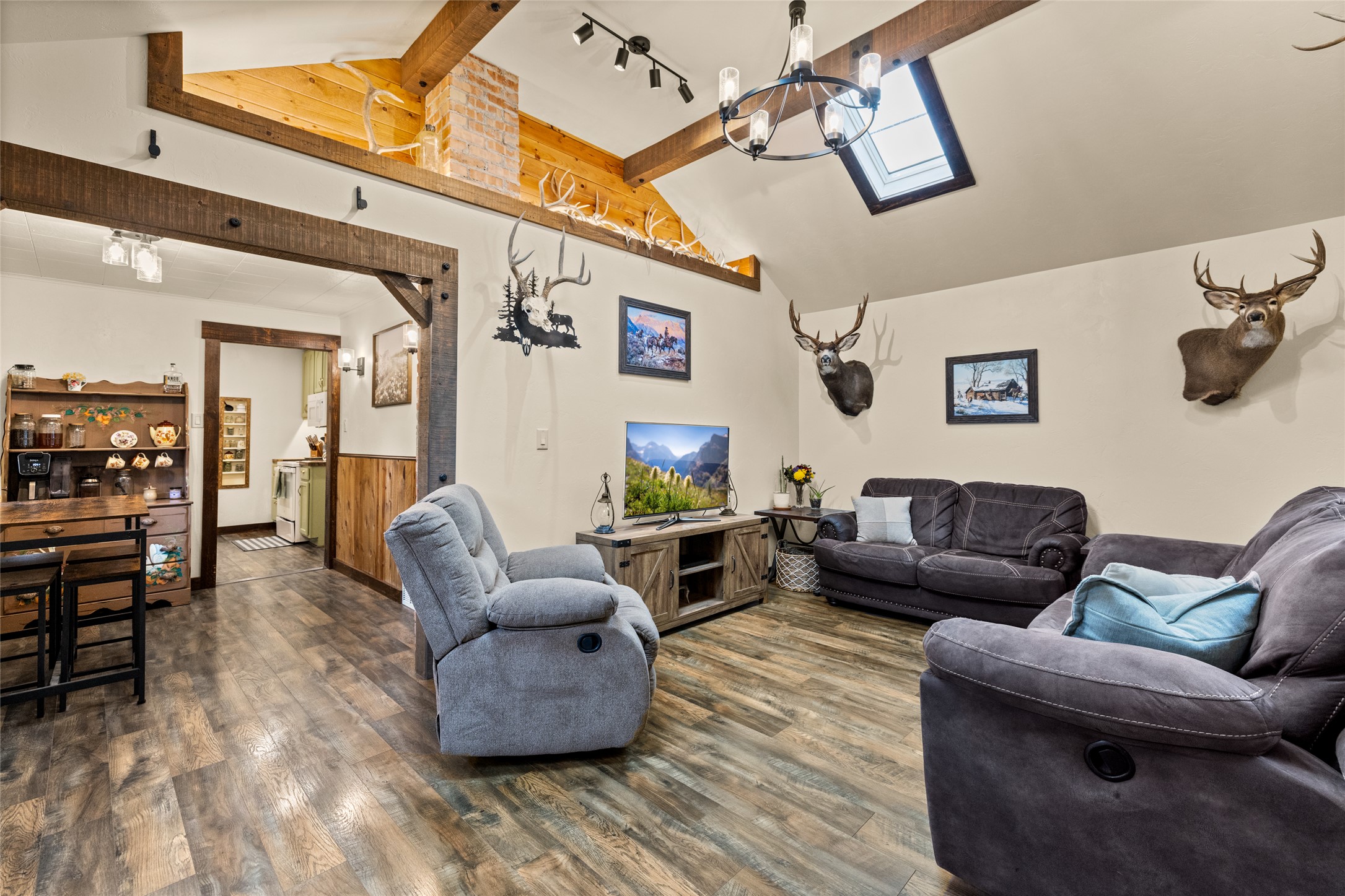 330 12th Street E Property Photo 7