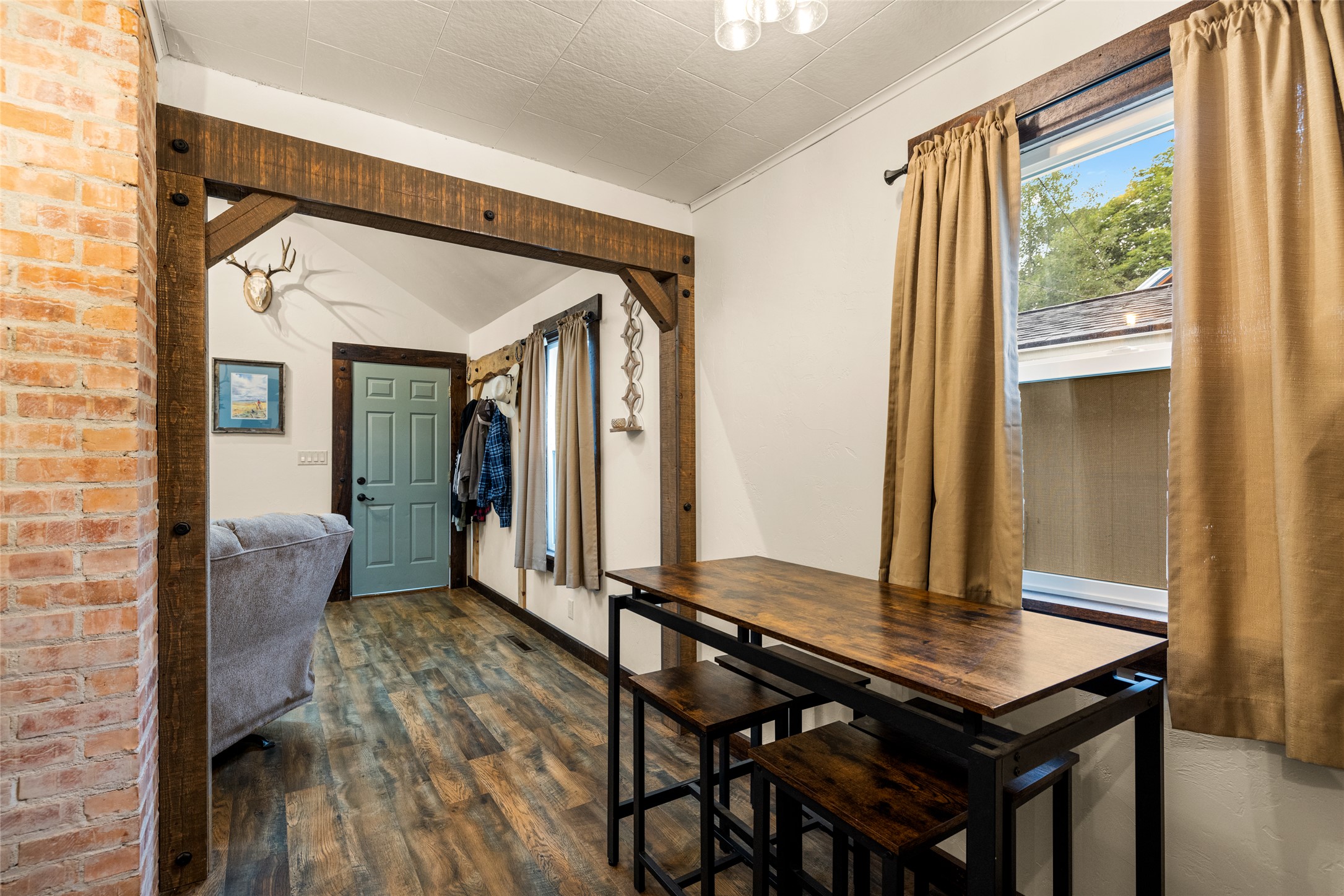 330 12th Street E Property Photo 8