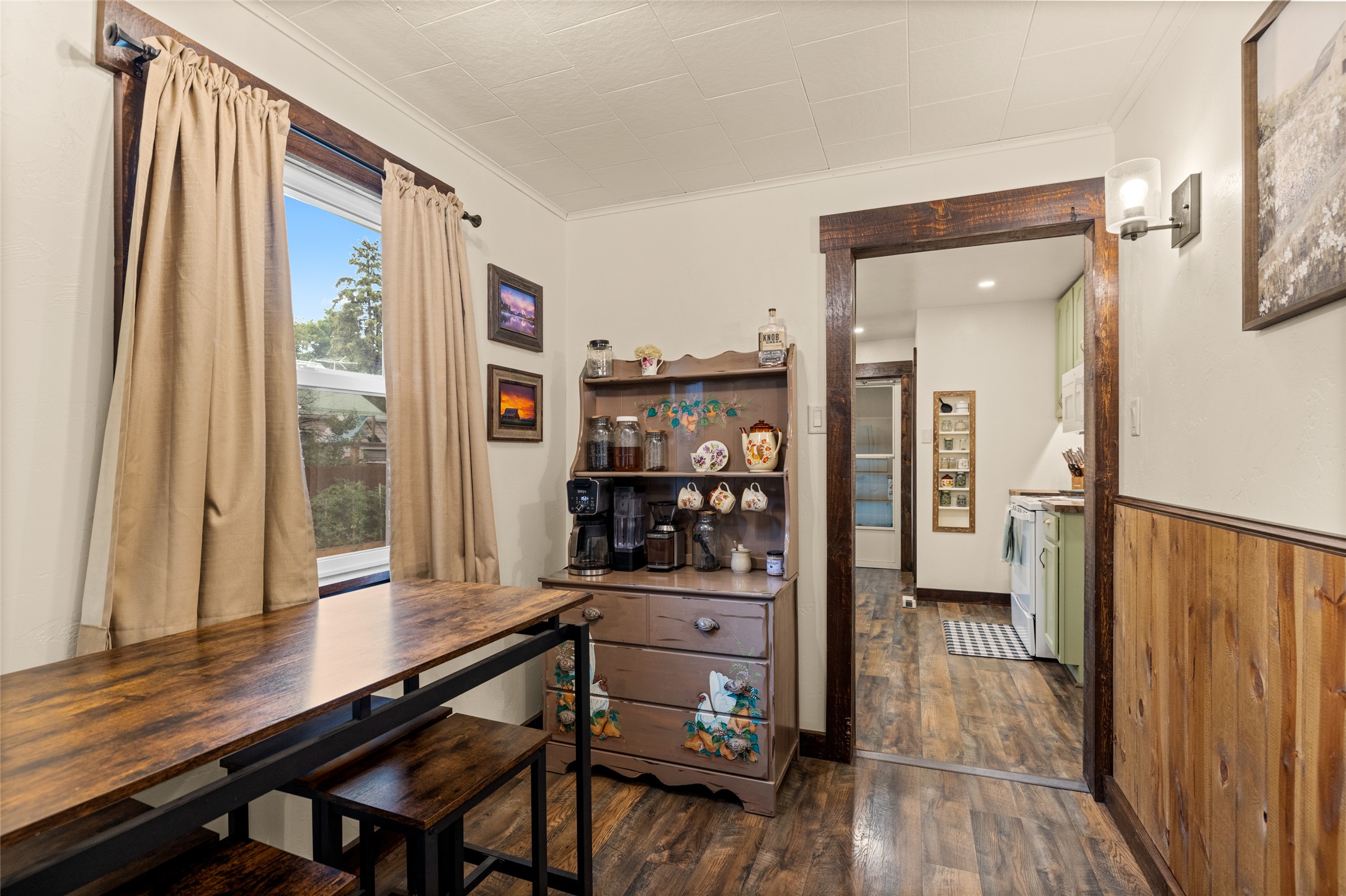 330 12th Street E Property Photo 9