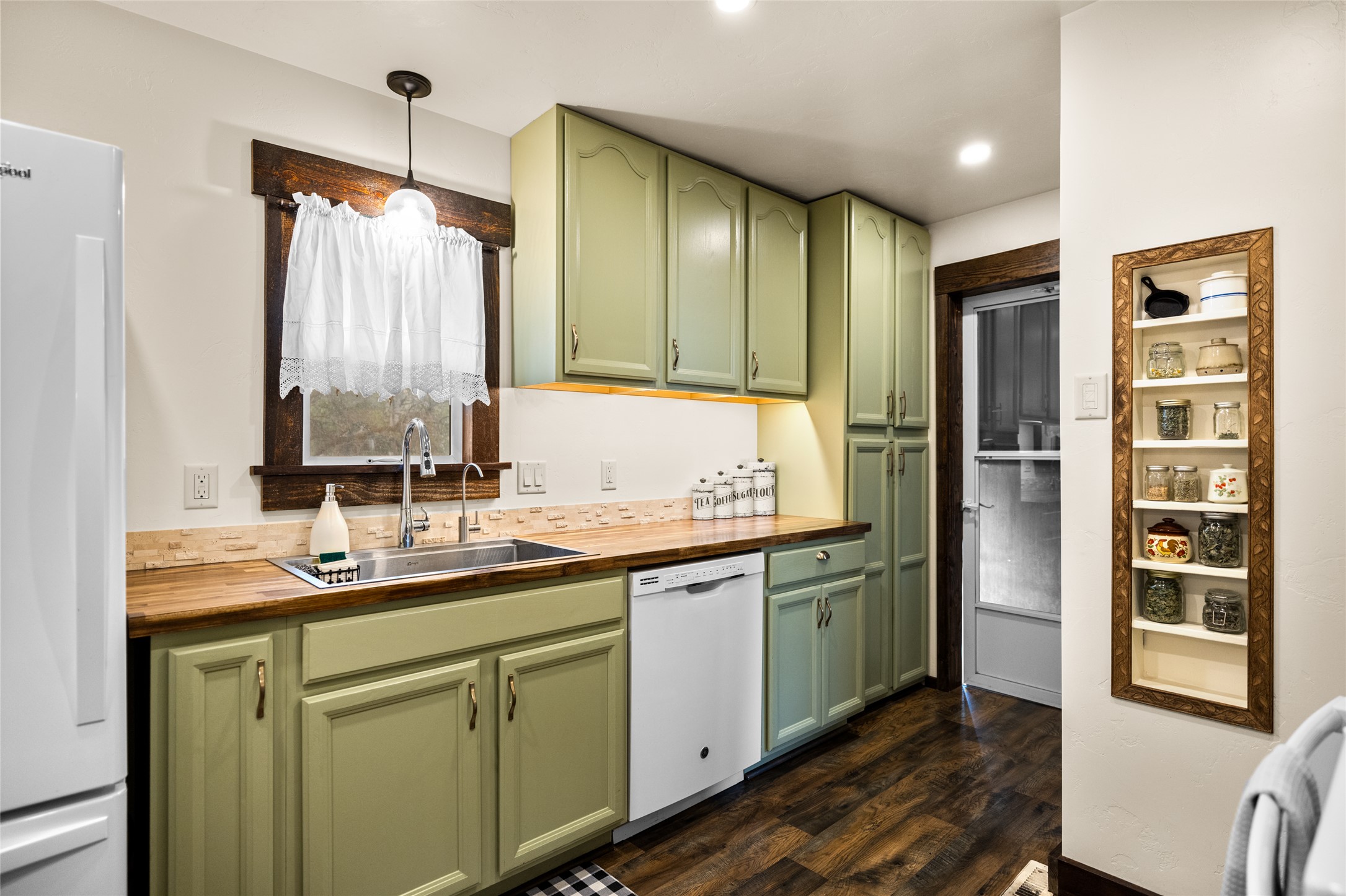 330 12th Street E Property Photo 10