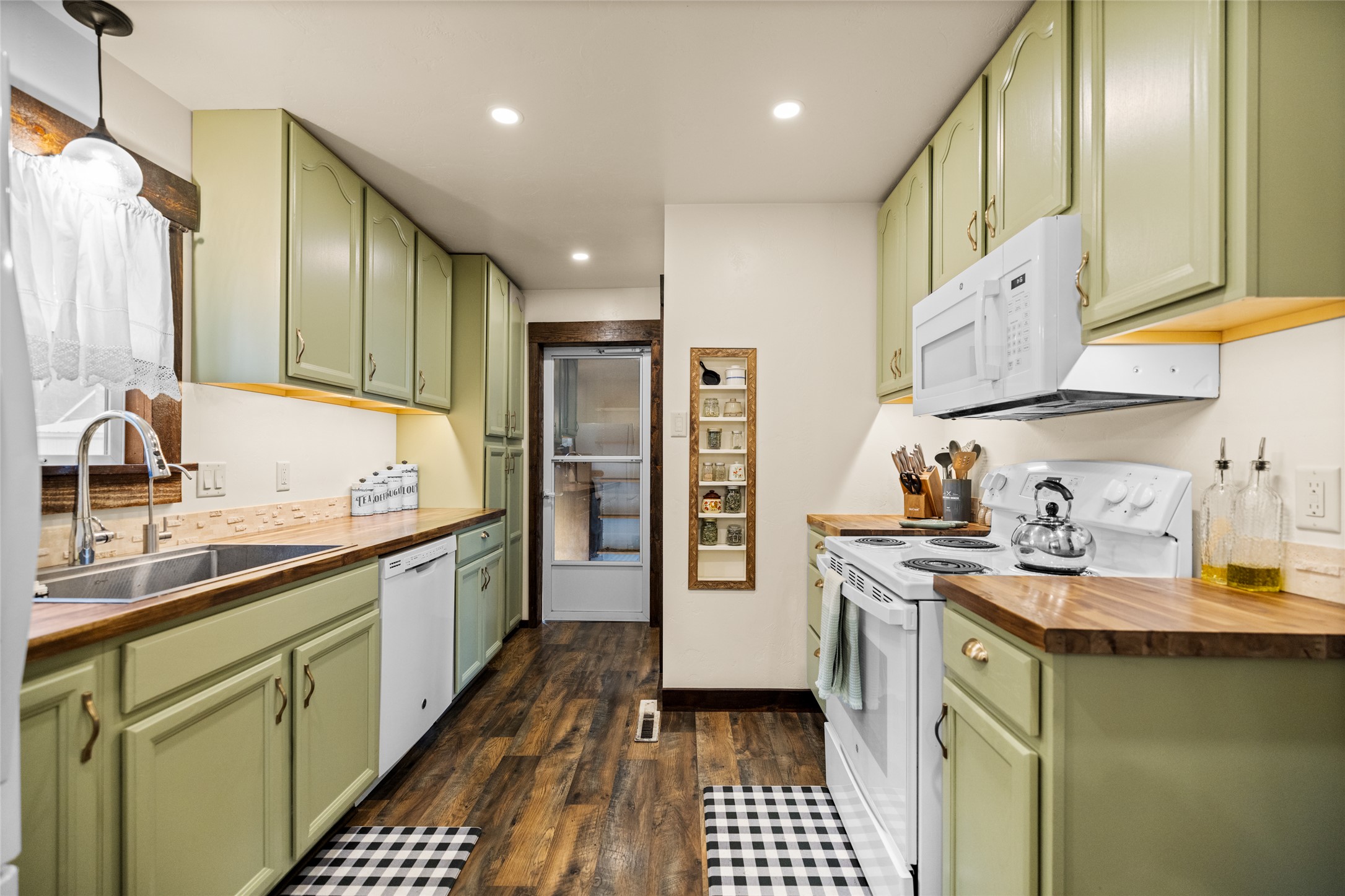 330 12th Street E Property Photo 11