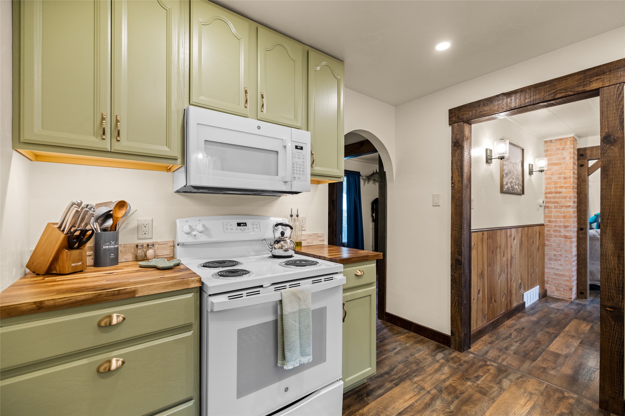 330 12th Street E Property Photo 13