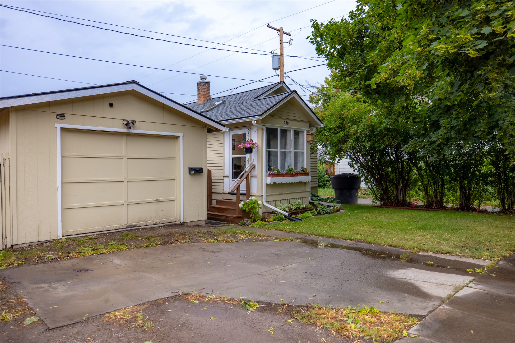 330 12th Street E Property Photo 27