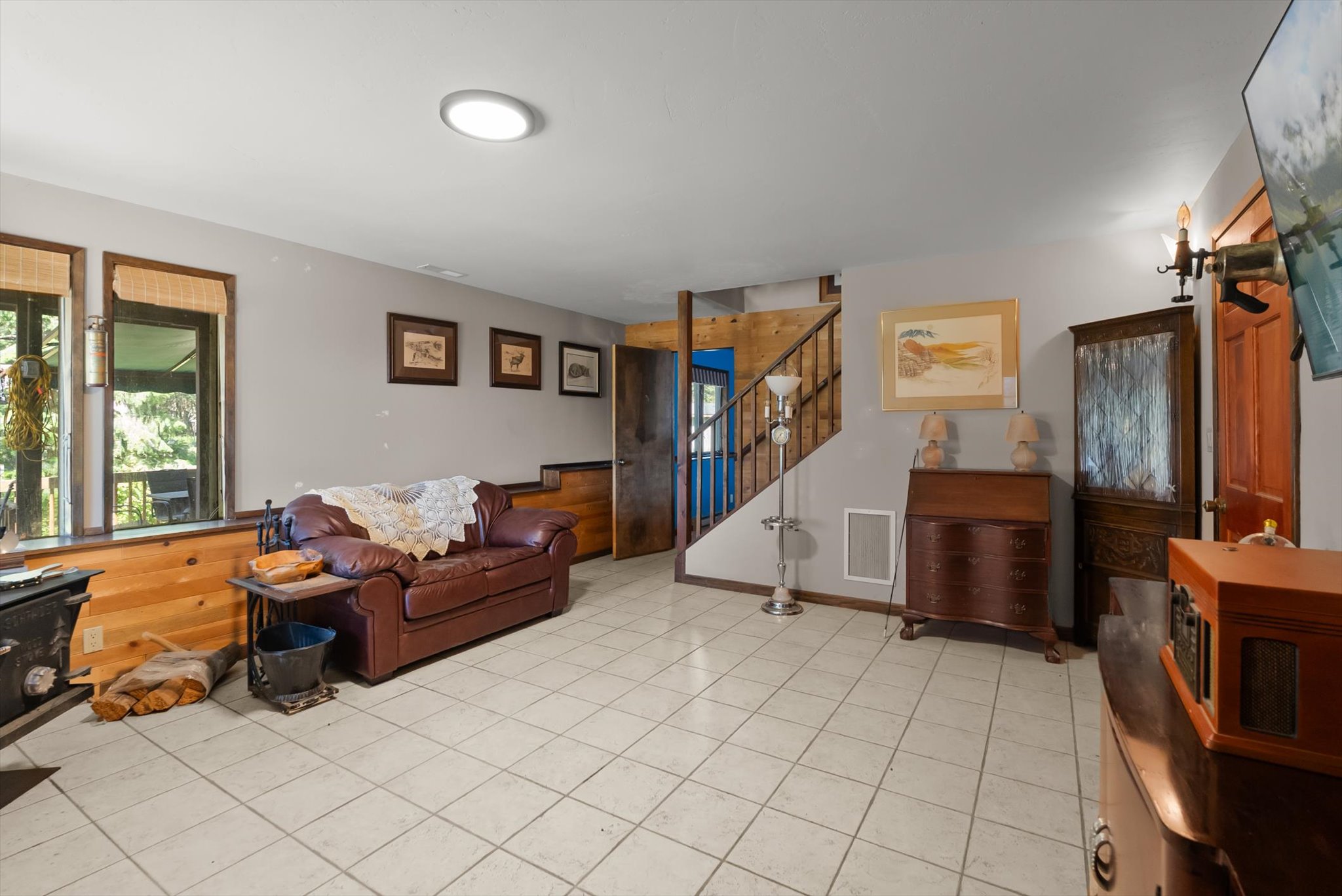 369 S Eighty Drive Property Photo 6