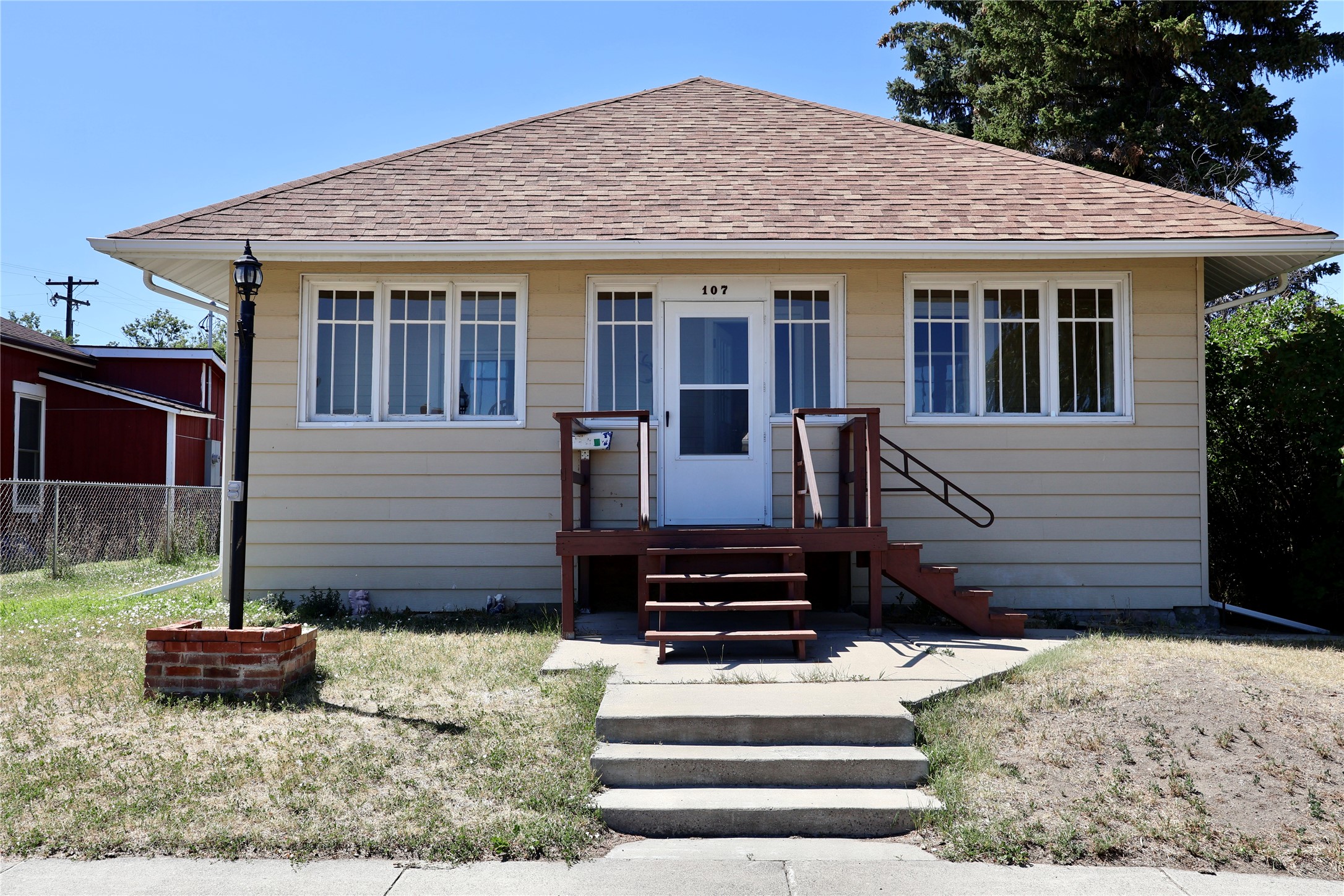 107 2nd Street N Property Photo 1