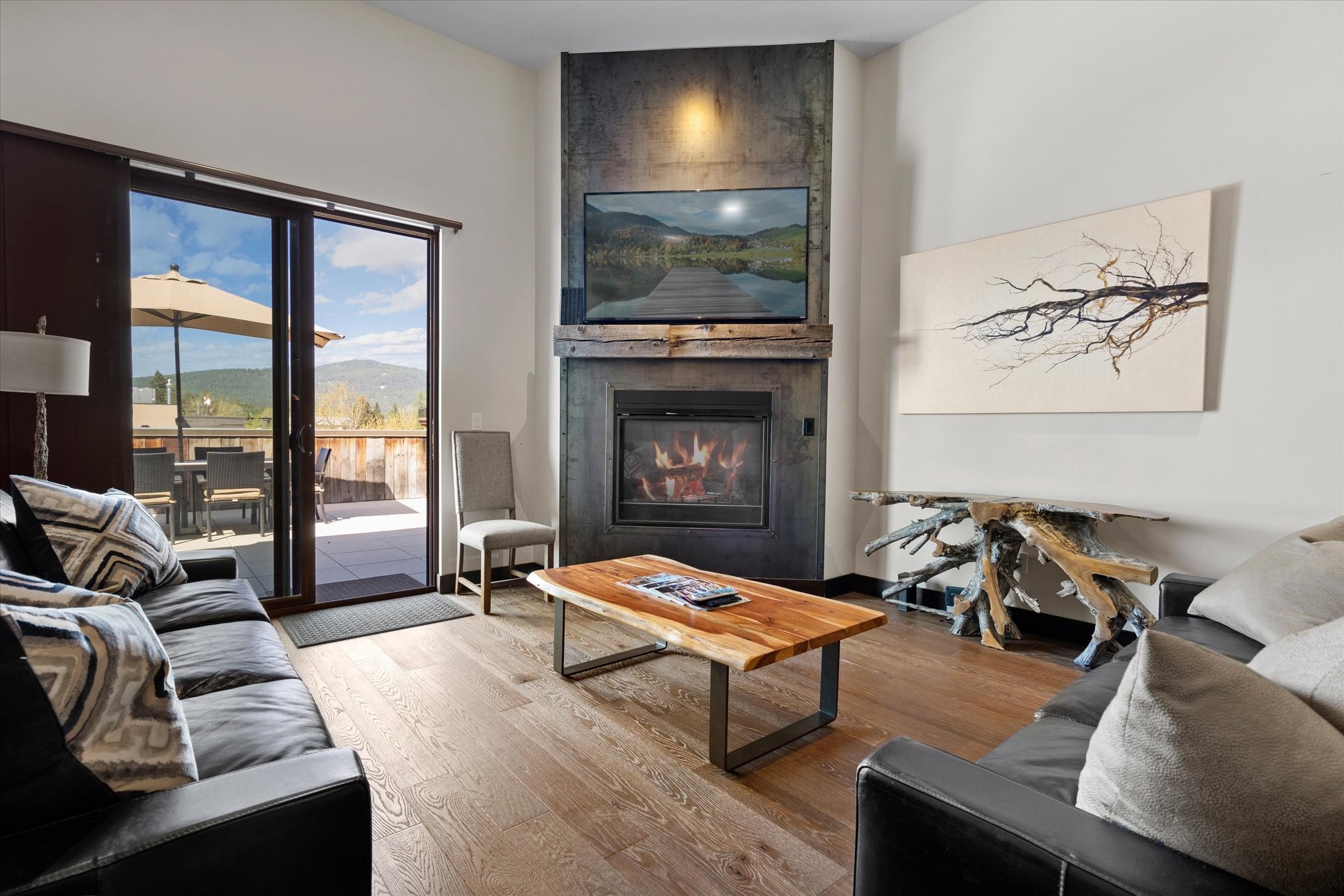 214 E 2nd Street 301 Property Photo 2