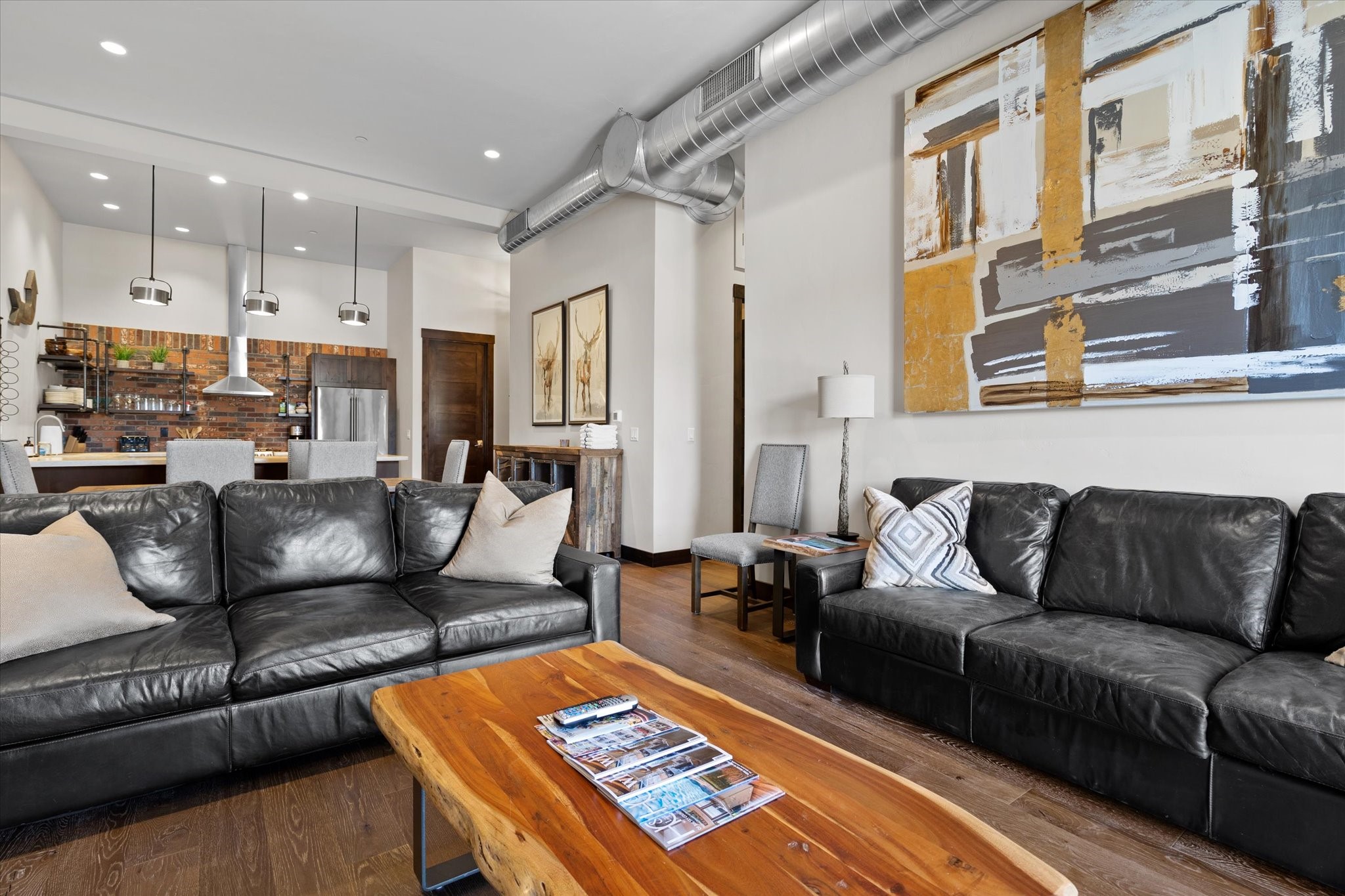 214 E 2nd Street 301 Property Photo 3