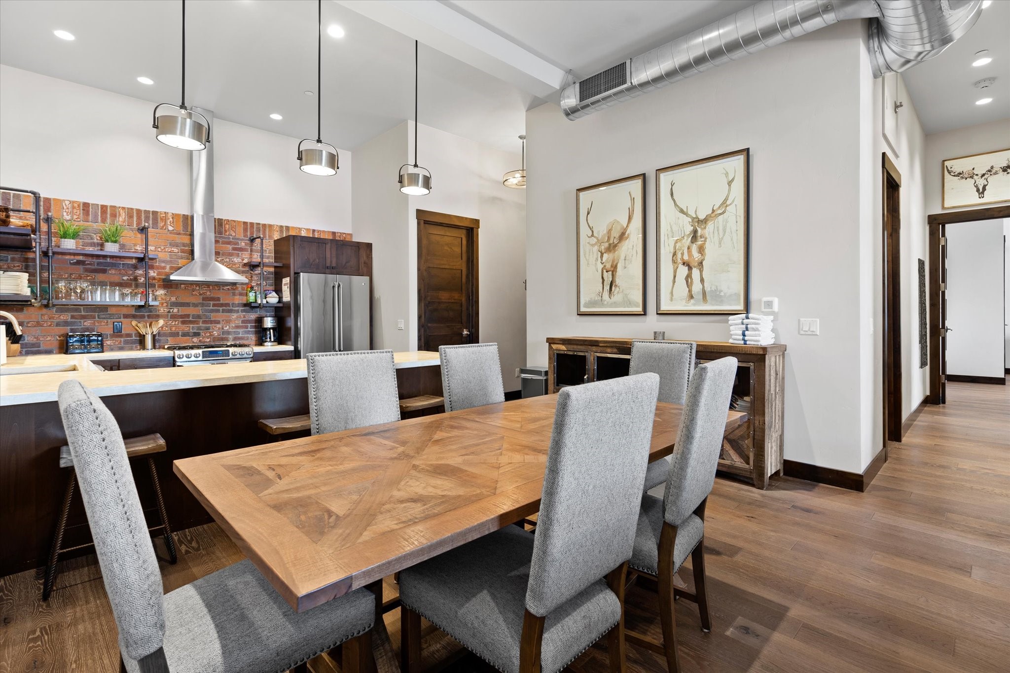 214 E 2nd Street 301 Property Photo 4