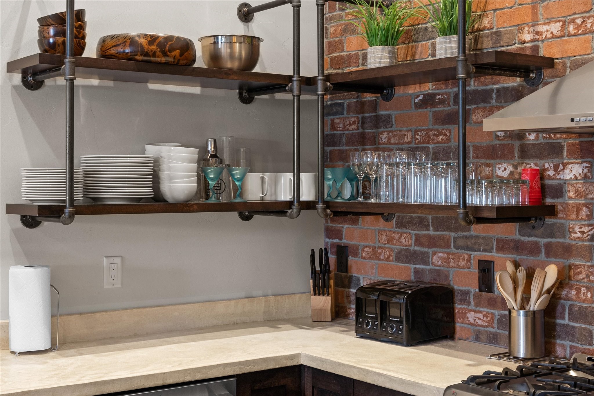 214 E 2nd Street 301 Property Photo 6