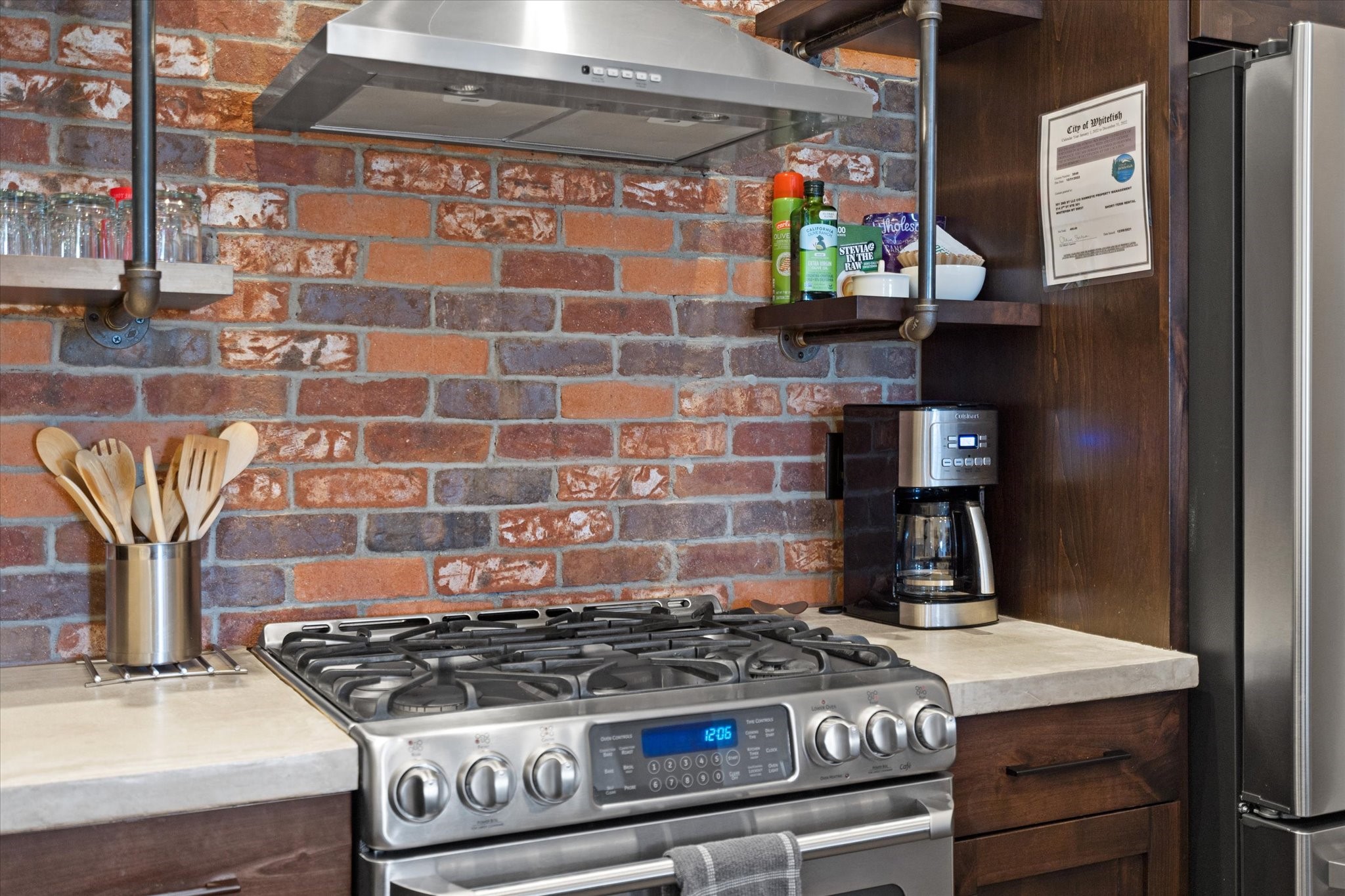 214 E 2nd Street 301 Property Photo 7