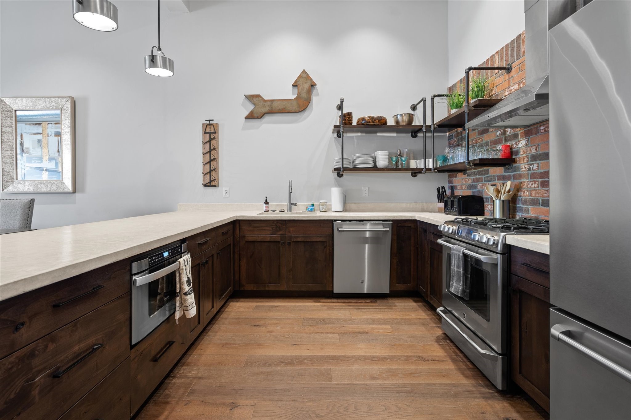 214 E 2nd Street 301 Property Photo 8