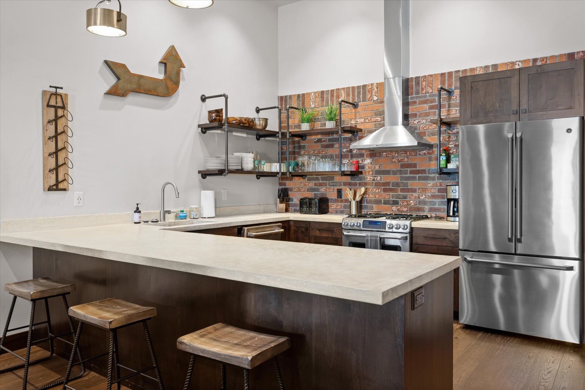 214 E 2nd Street 301 Property Photo 9