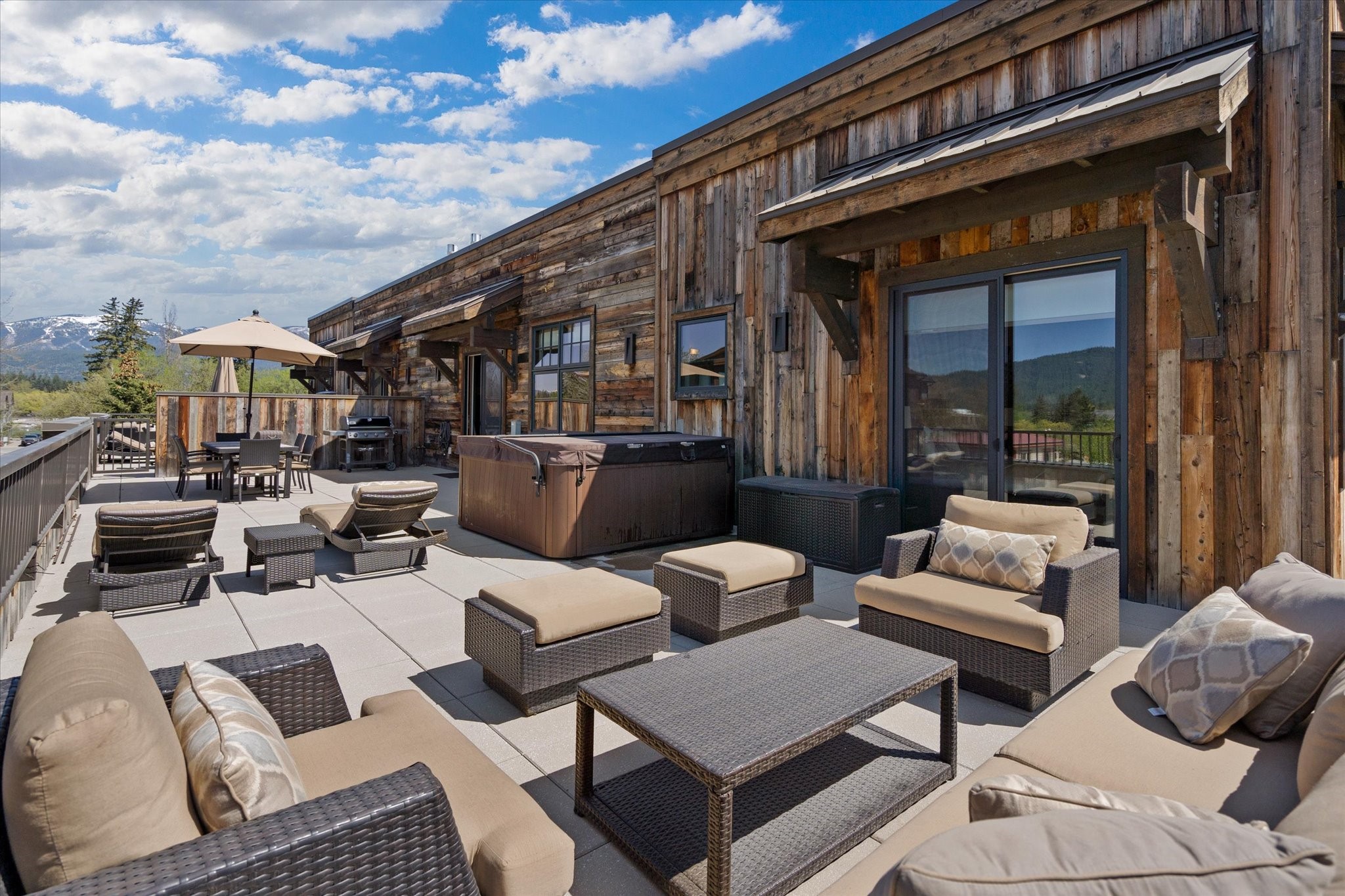 214 E 2nd Street 301 Property Photo 13