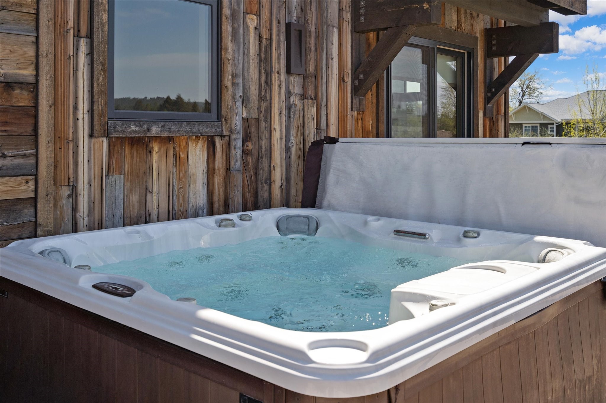 214 E 2nd Street 301 Property Photo 15