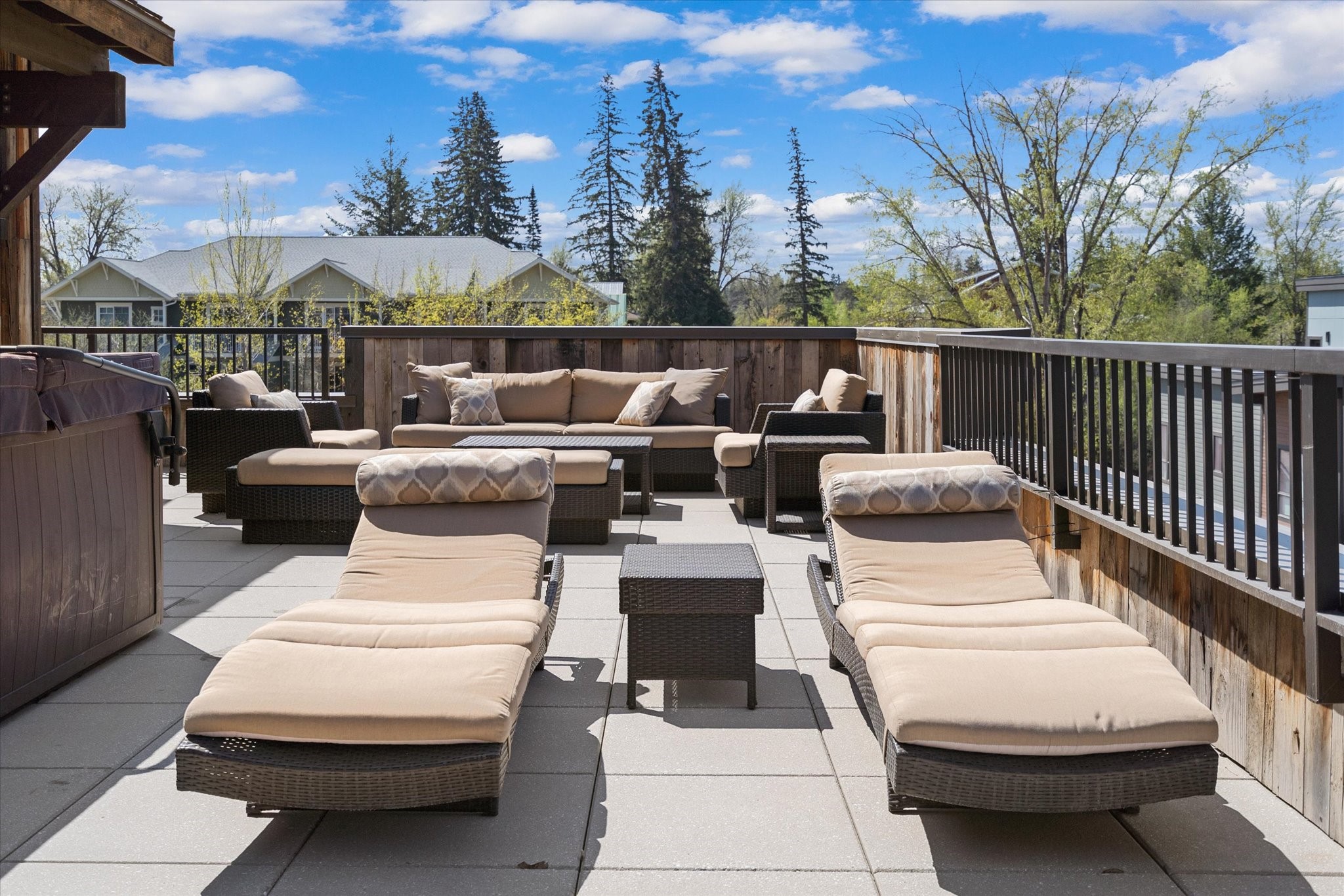 214 E 2nd Street 301 Property Photo 17