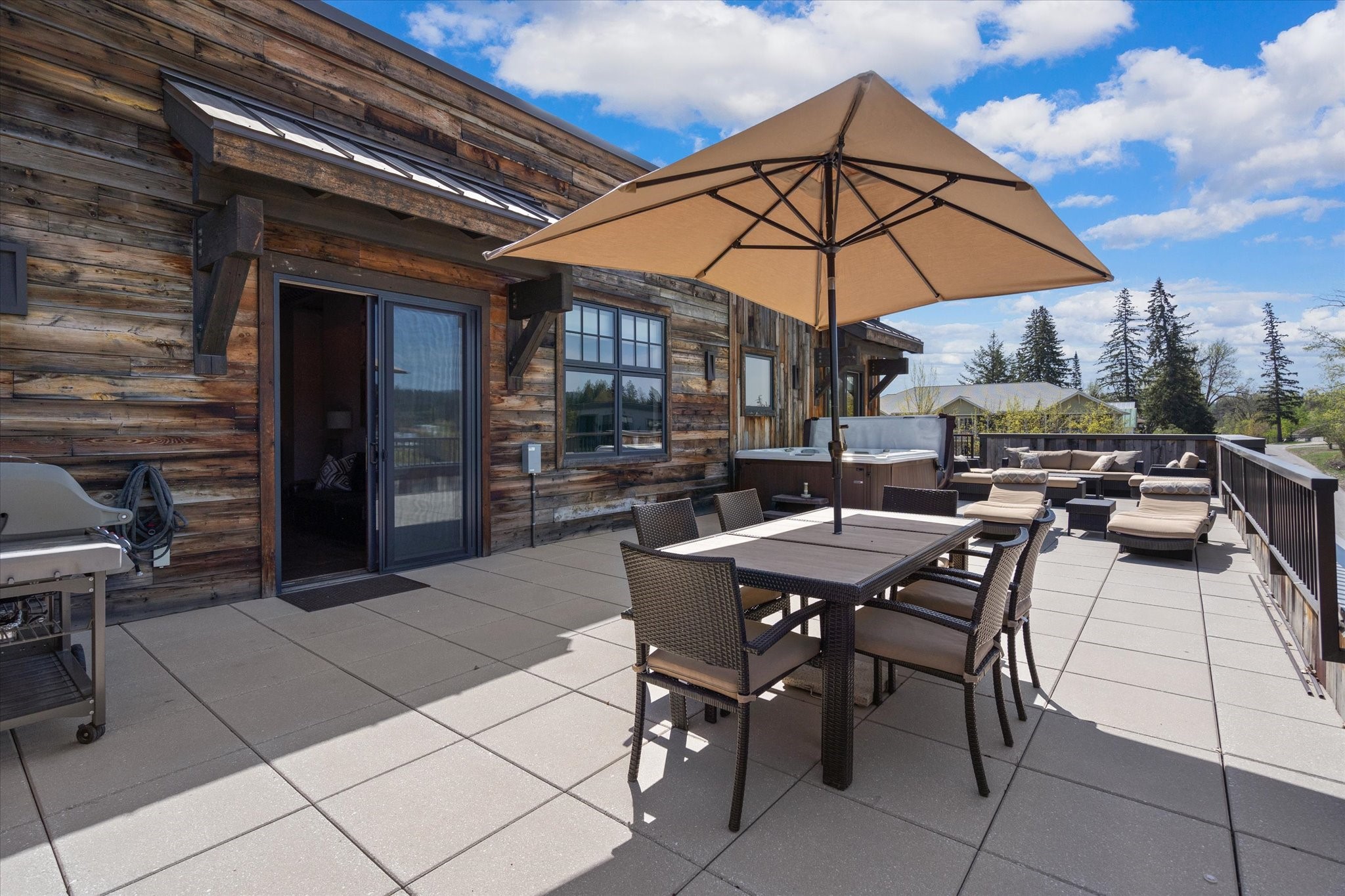 214 E 2nd Street 301 Property Photo 18