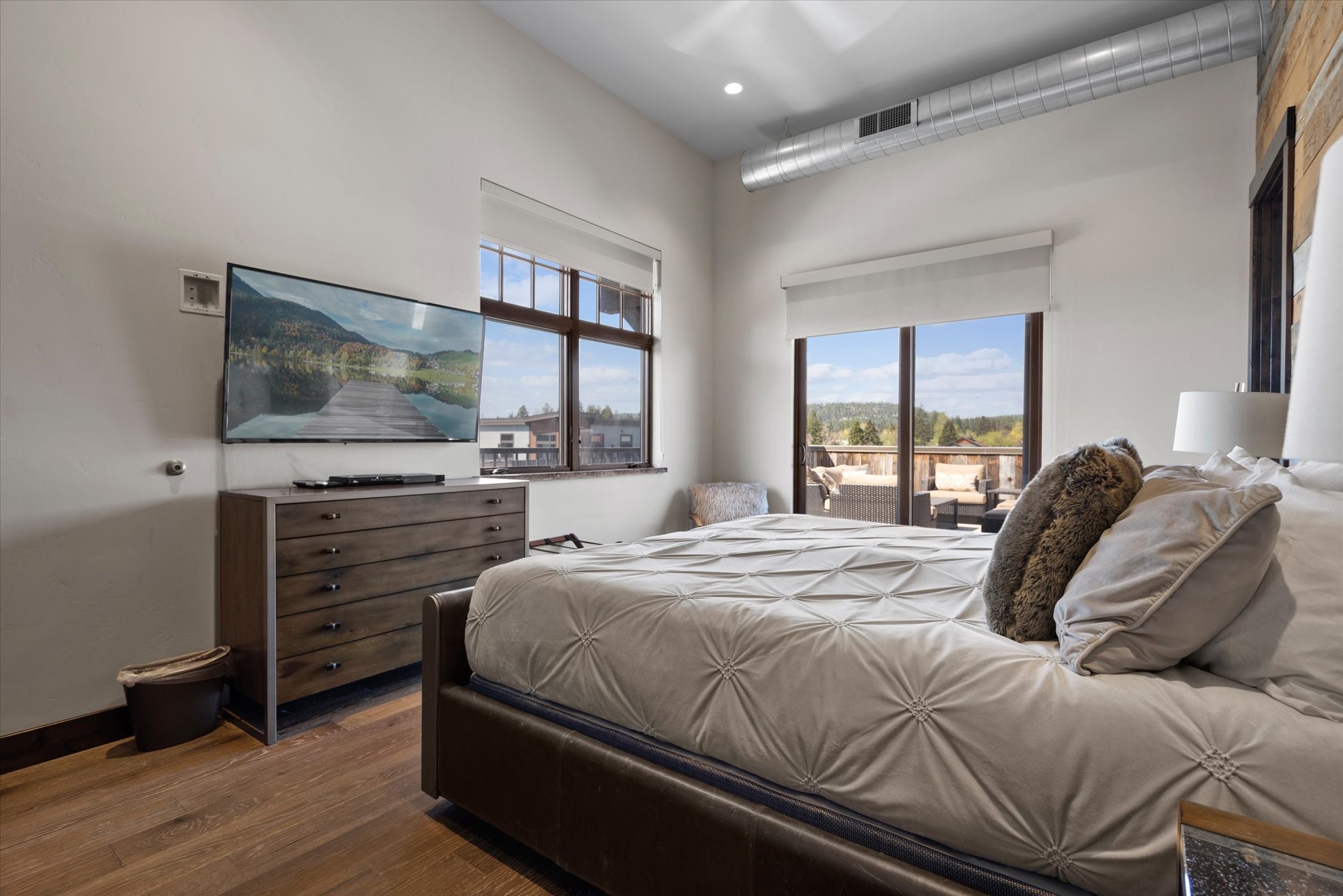 214 E 2nd Street 301 Property Photo 21